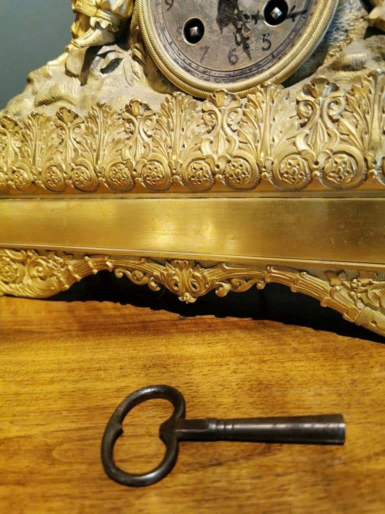 Louis XVI style mantel clock in gilded bronze, 19th century 1193541