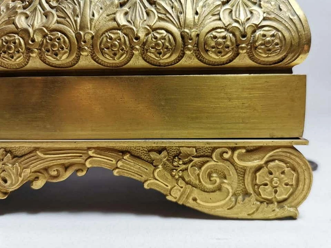 Louis XVI style mantel clock in gilded bronze, 19th century 1193548