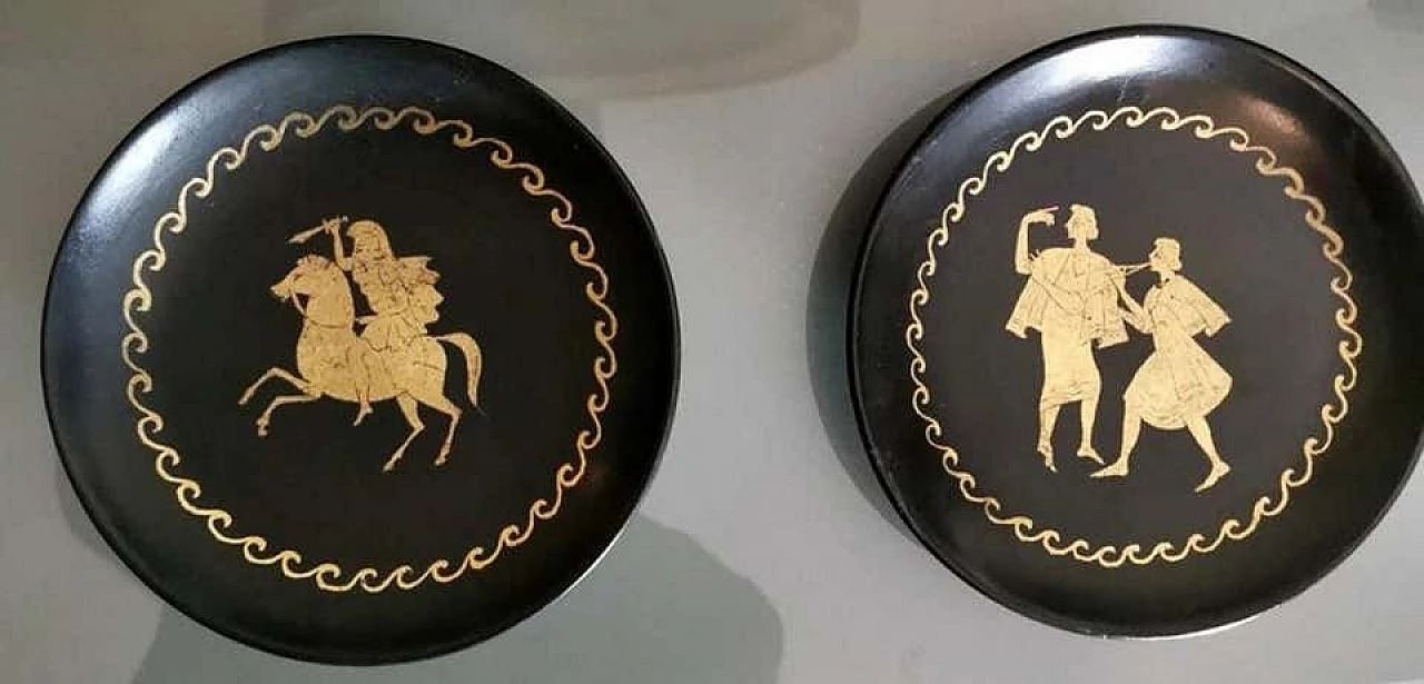 Coppia di piattini in ceramica Bucchero con decorazione in foglia d'oro di Carlo Alberto Rossi, anni '50 1193700