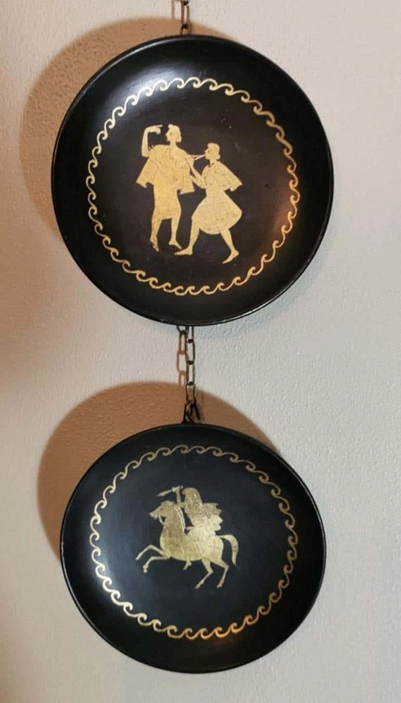 Coppia di piattini in ceramica Bucchero con decorazione in foglia d'oro di Carlo Alberto Rossi, anni '50 1193701