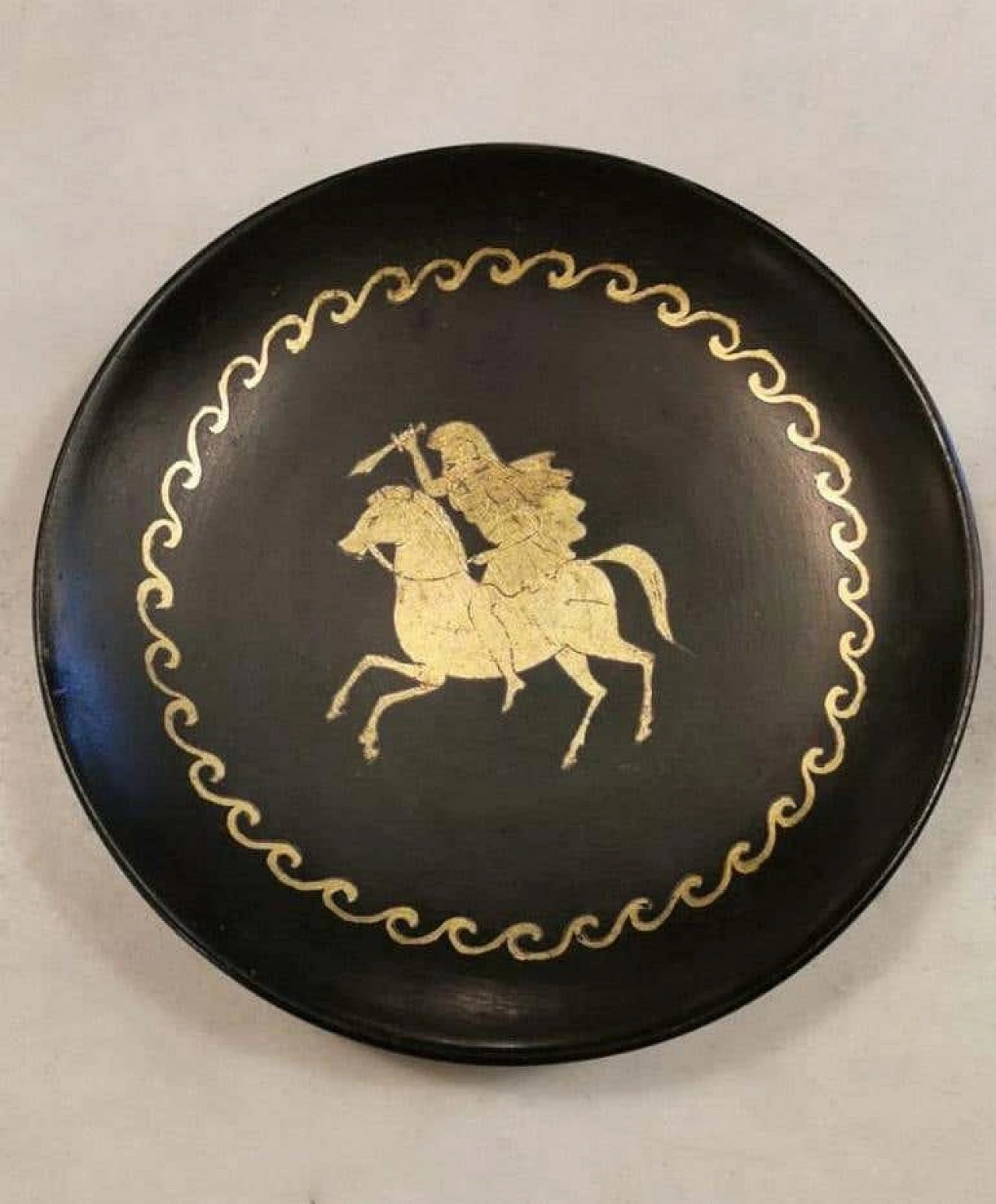 Coppia di piattini in ceramica Bucchero con decorazione in foglia d'oro di Carlo Alberto Rossi, anni '50 1193702