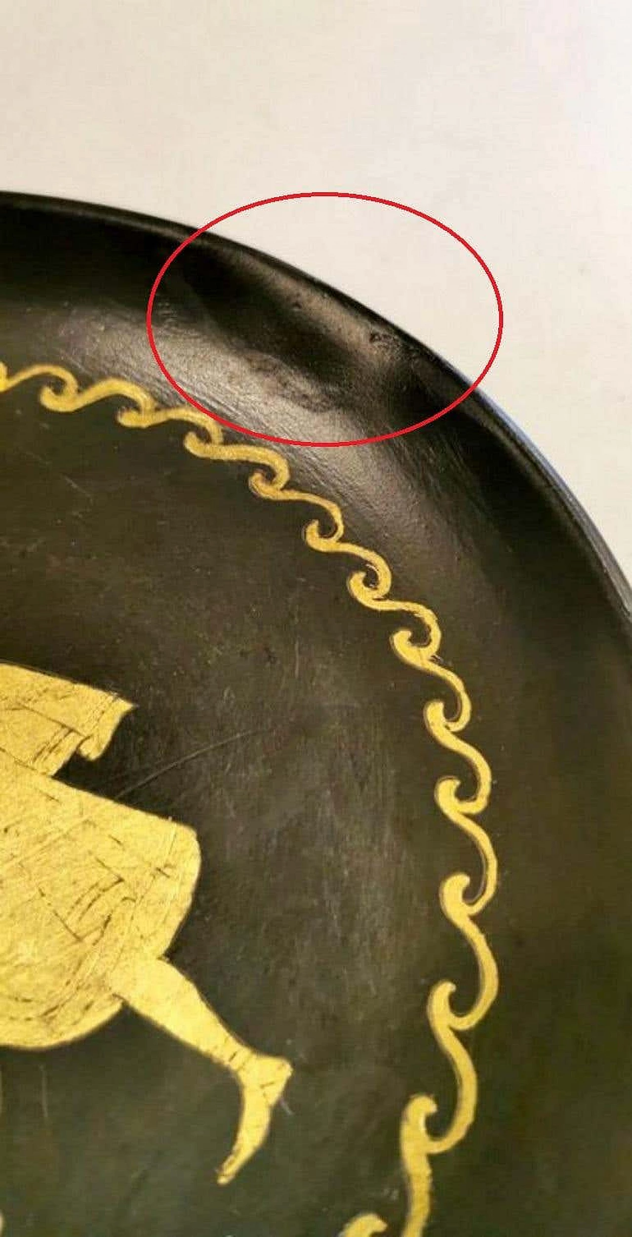 Coppia di piattini in ceramica Bucchero con decorazione in foglia d'oro di Carlo Alberto Rossi, anni '50 1193711