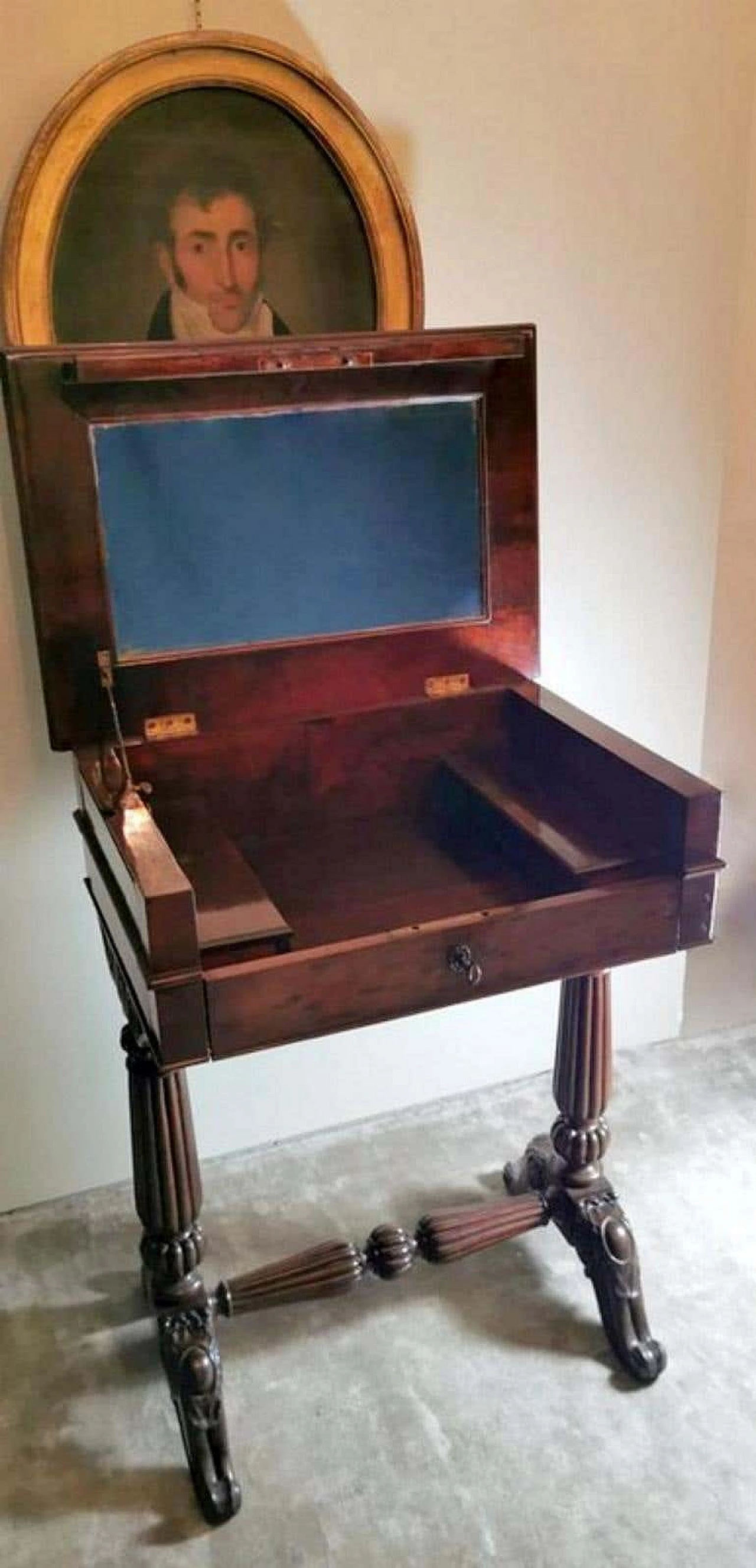 Victorian dressing table with mirror and drawers in mahogany feather, 19th century 1193818