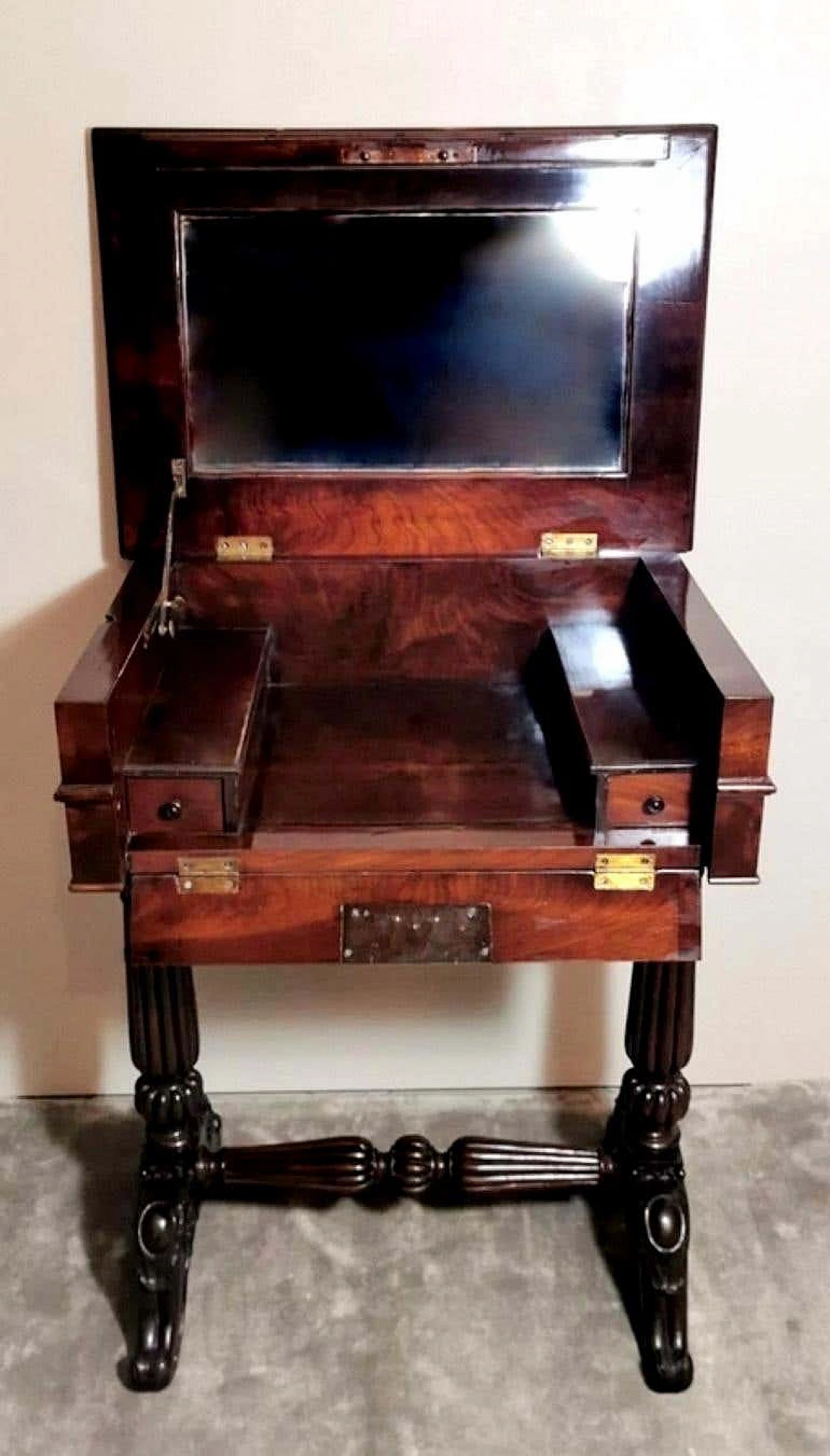 Victorian dressing table with mirror and drawers in mahogany feather, 19th century 1193819