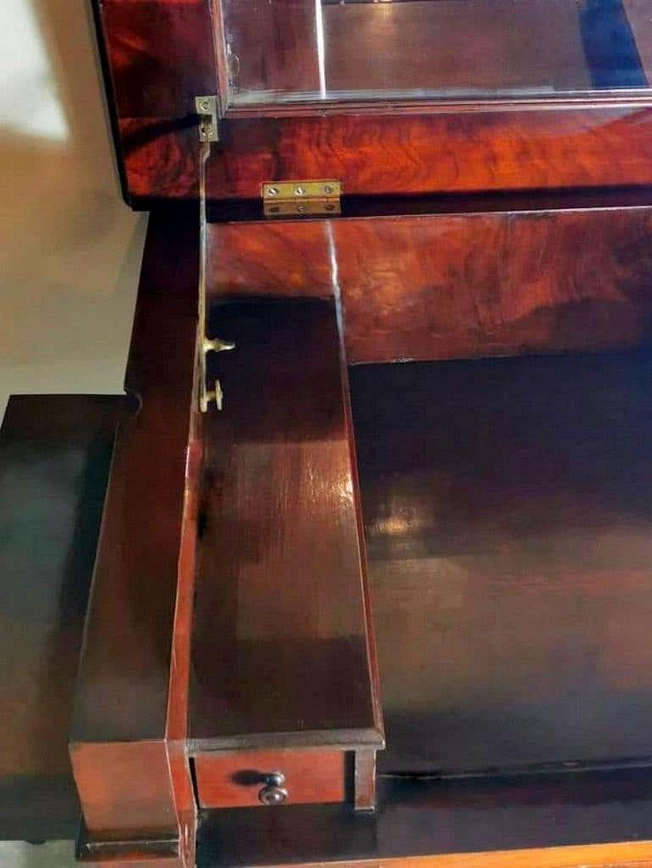 Victorian dressing table with mirror and drawers in mahogany feather, 19th century 1193824