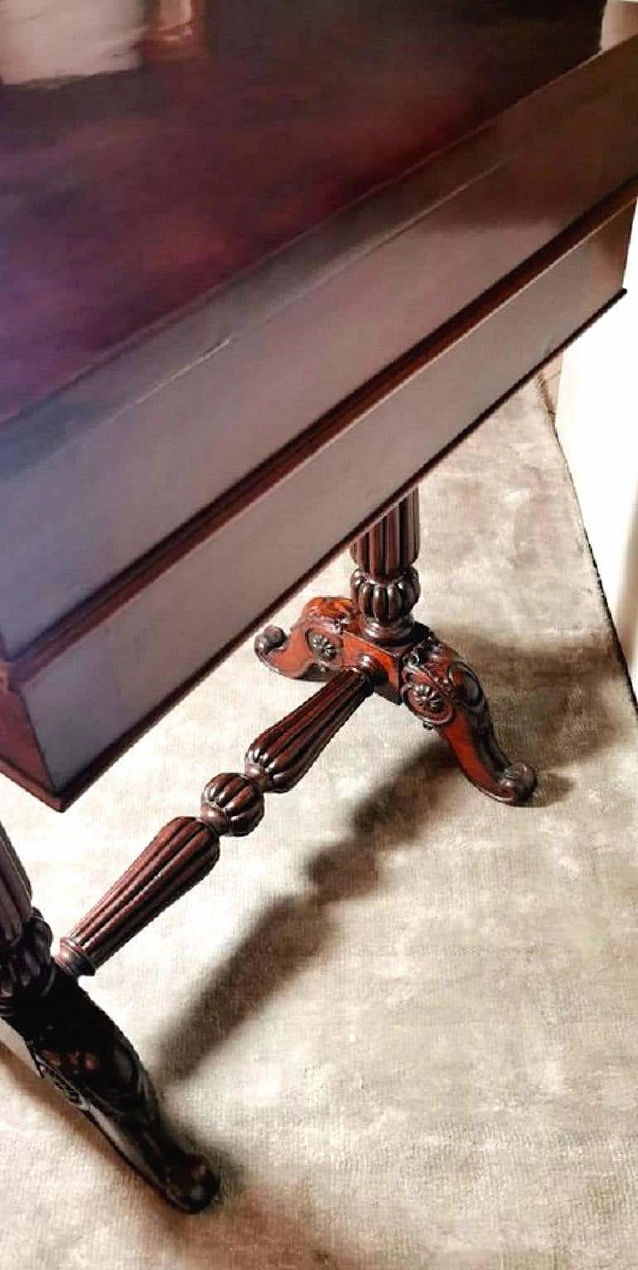 Victorian dressing table with mirror and drawers in mahogany feather, 19th century 1193832