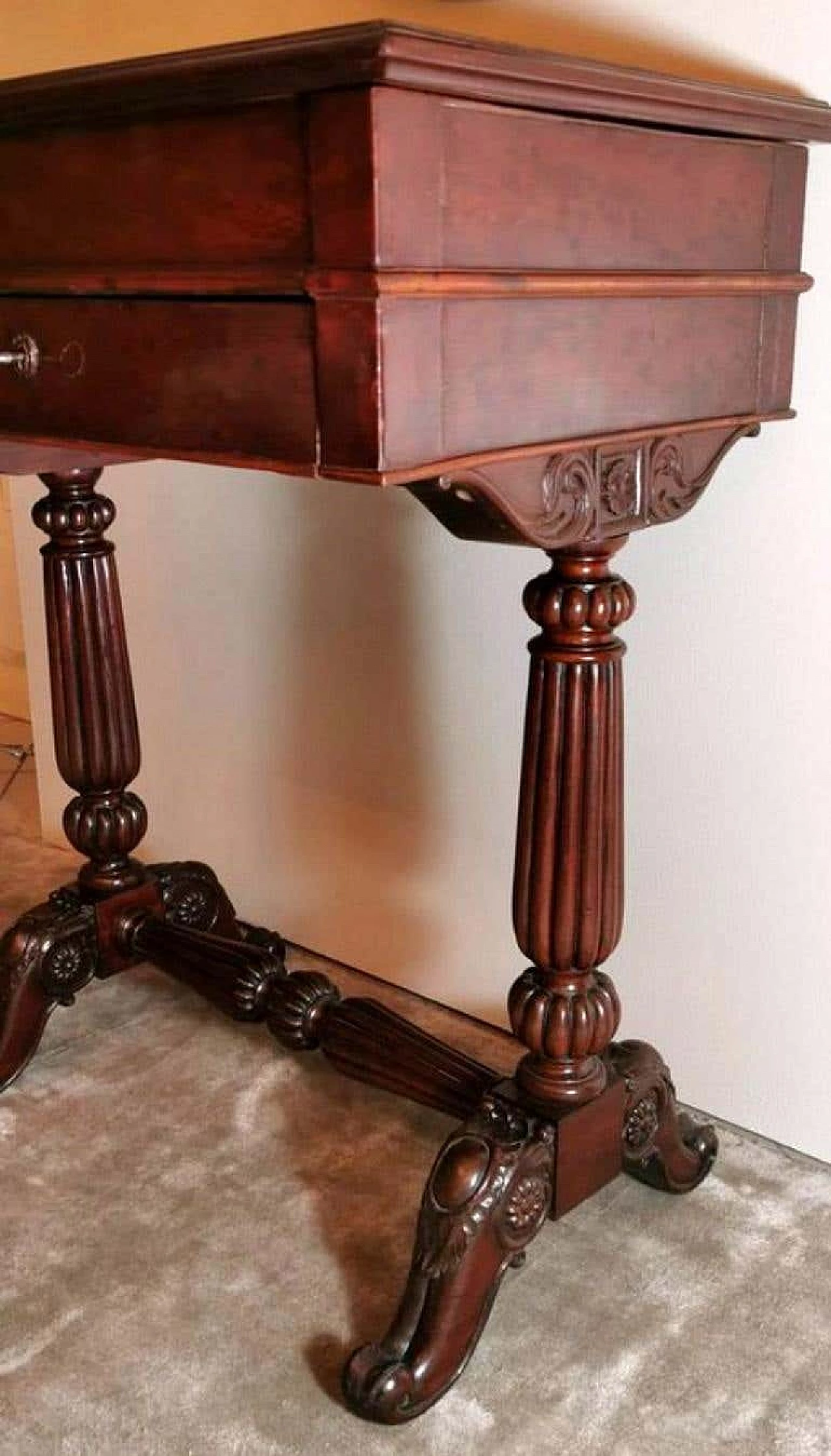 Victorian dressing table with mirror and drawers in mahogany feather, 19th century 1193833