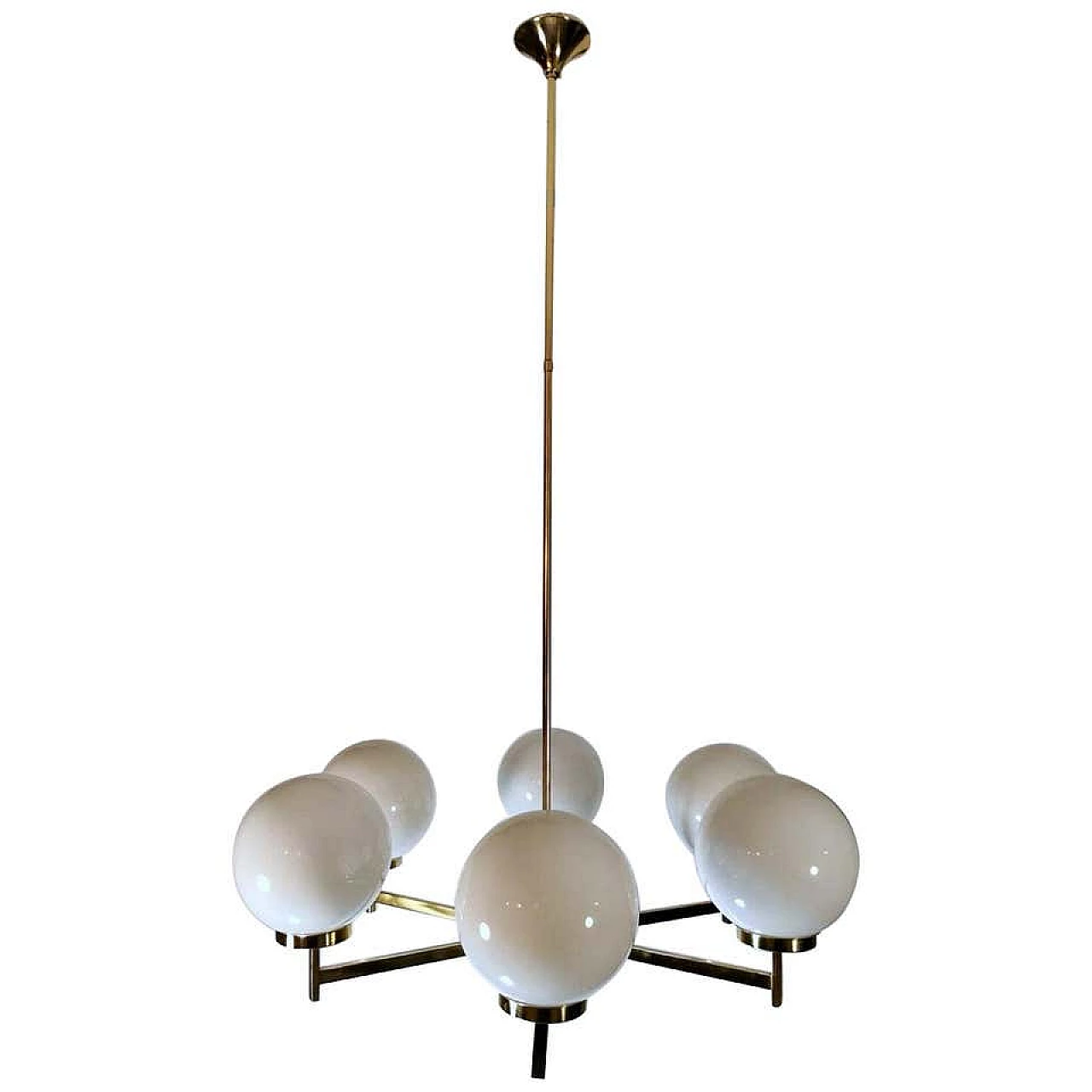 Lampadario Stilnovo in ottone e vetro opalino, anni '60 1194470