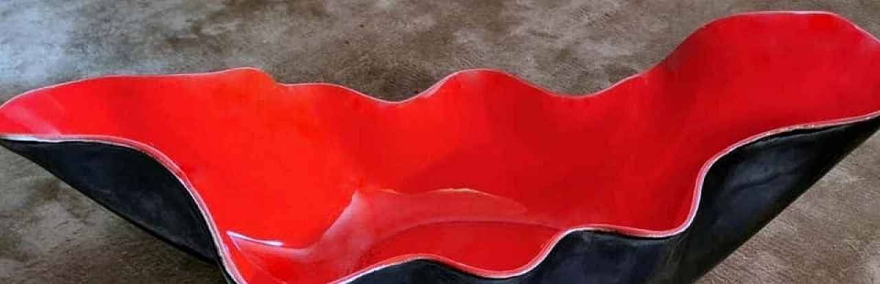 Centrotavola in stile Rockabilly in ceramica rossa e nera, anni '50 1194545