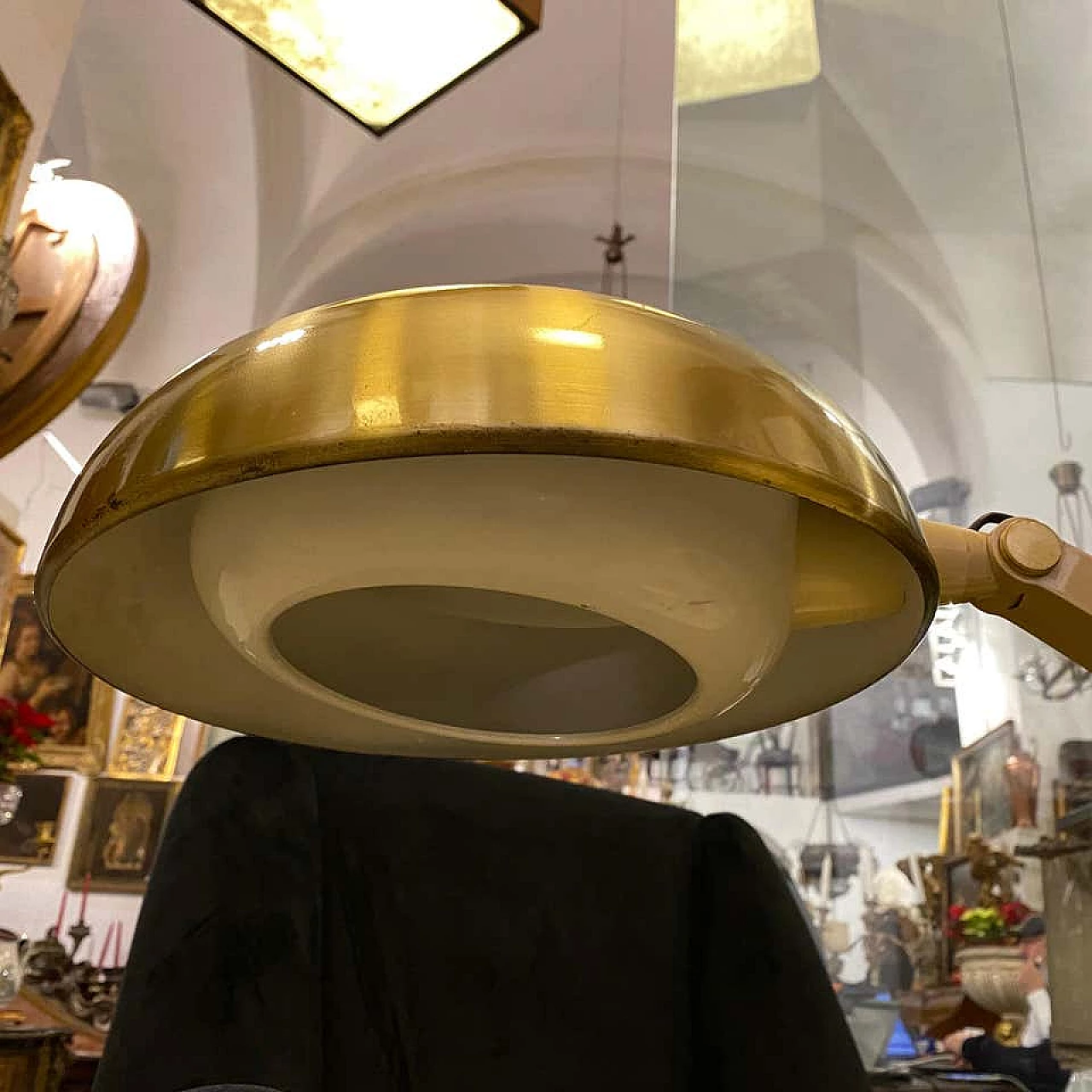Lampada da scrivania in stile Arredoluce in plastica e ottone, anni '60 1194622
