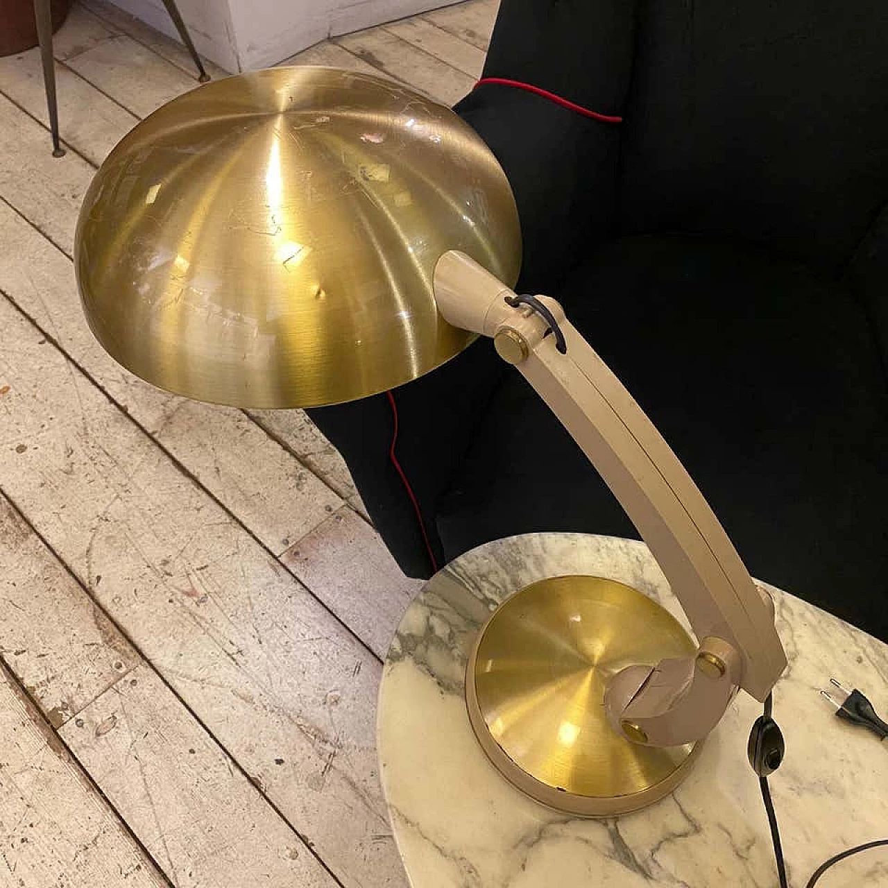 Lampada da scrivania in stile Arredoluce in plastica e ottone, anni '60 1194623