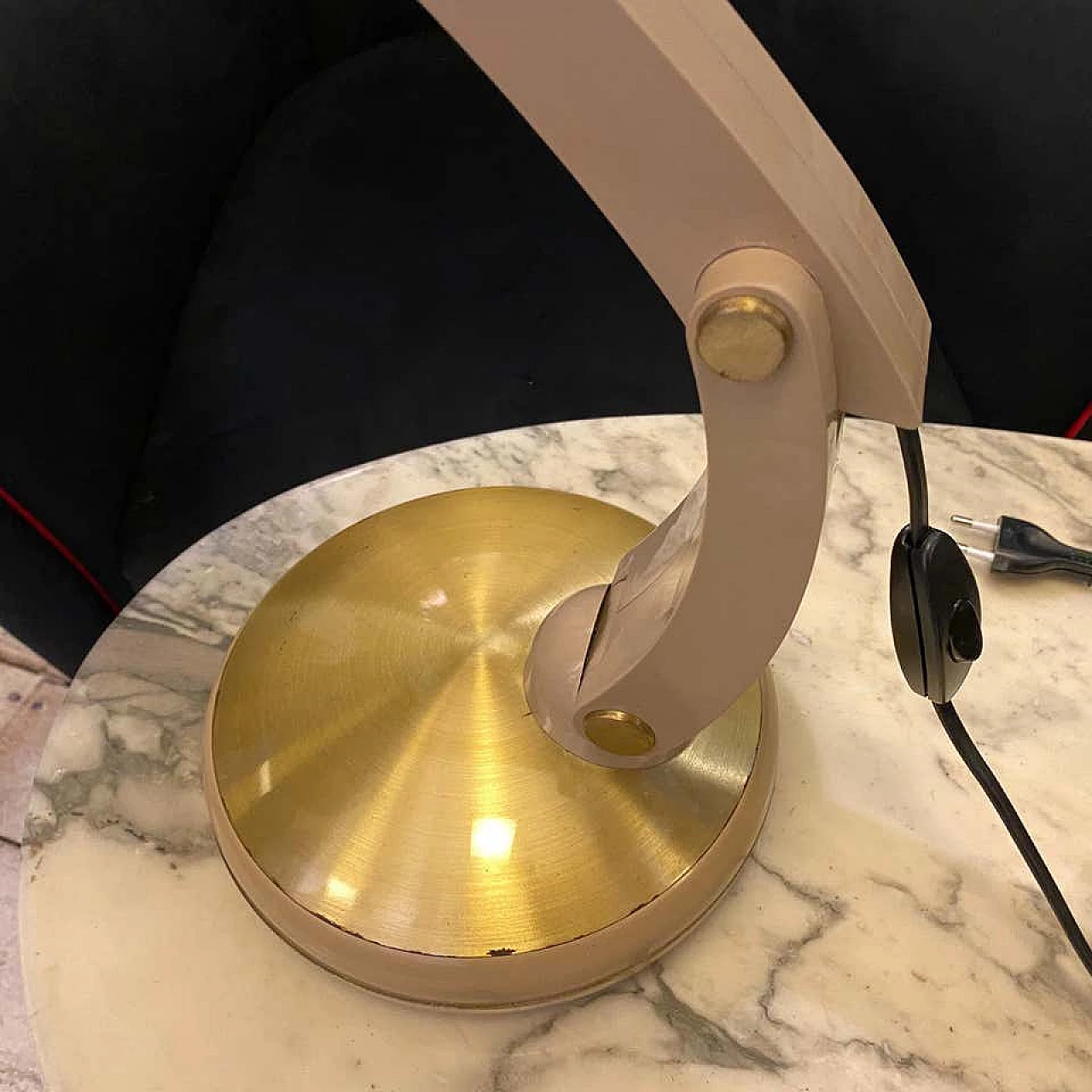 Lampada da scrivania in stile Arredoluce in plastica e ottone, anni '60 1194628