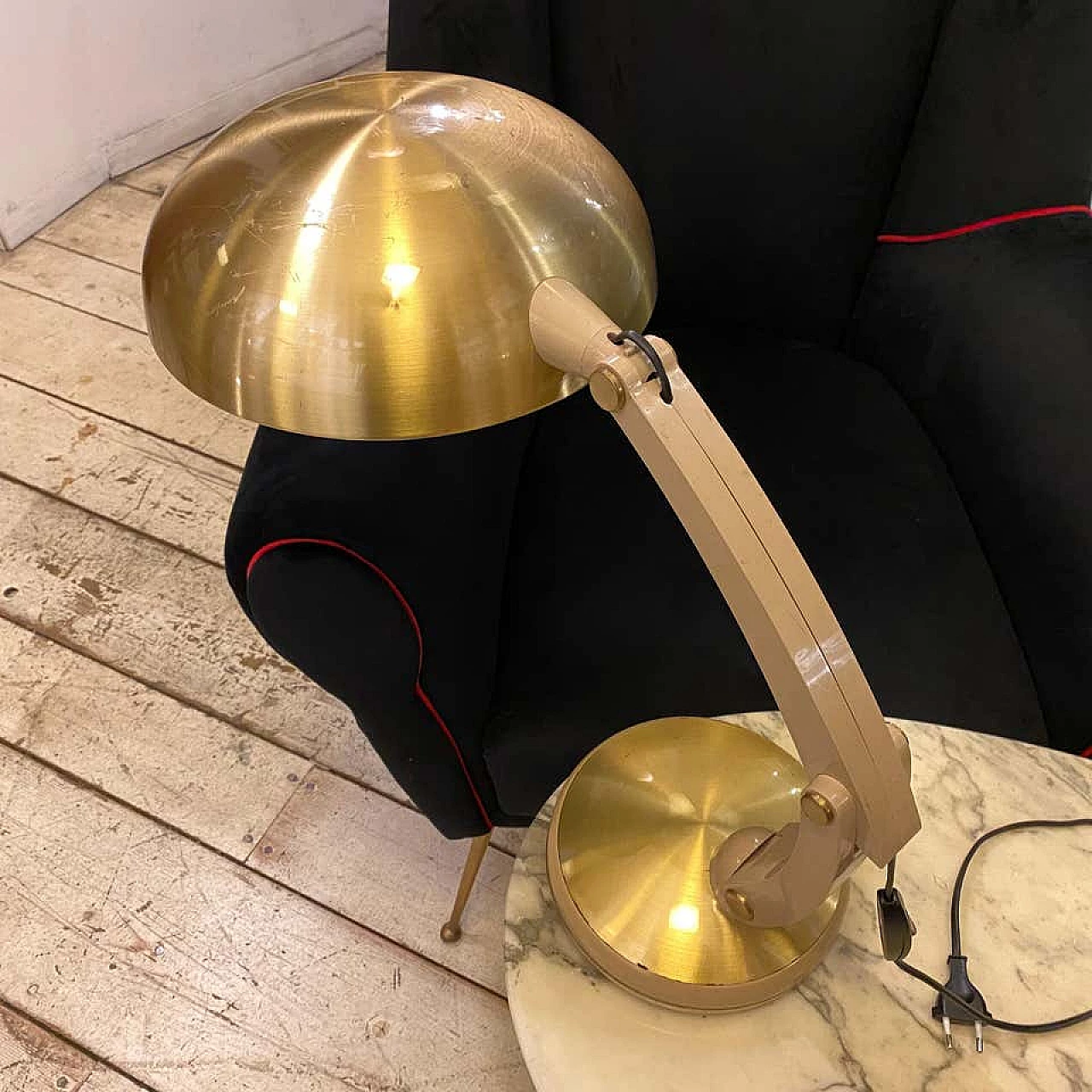 Lampada da scrivania in stile Arredoluce in plastica e ottone, anni '60 1194632