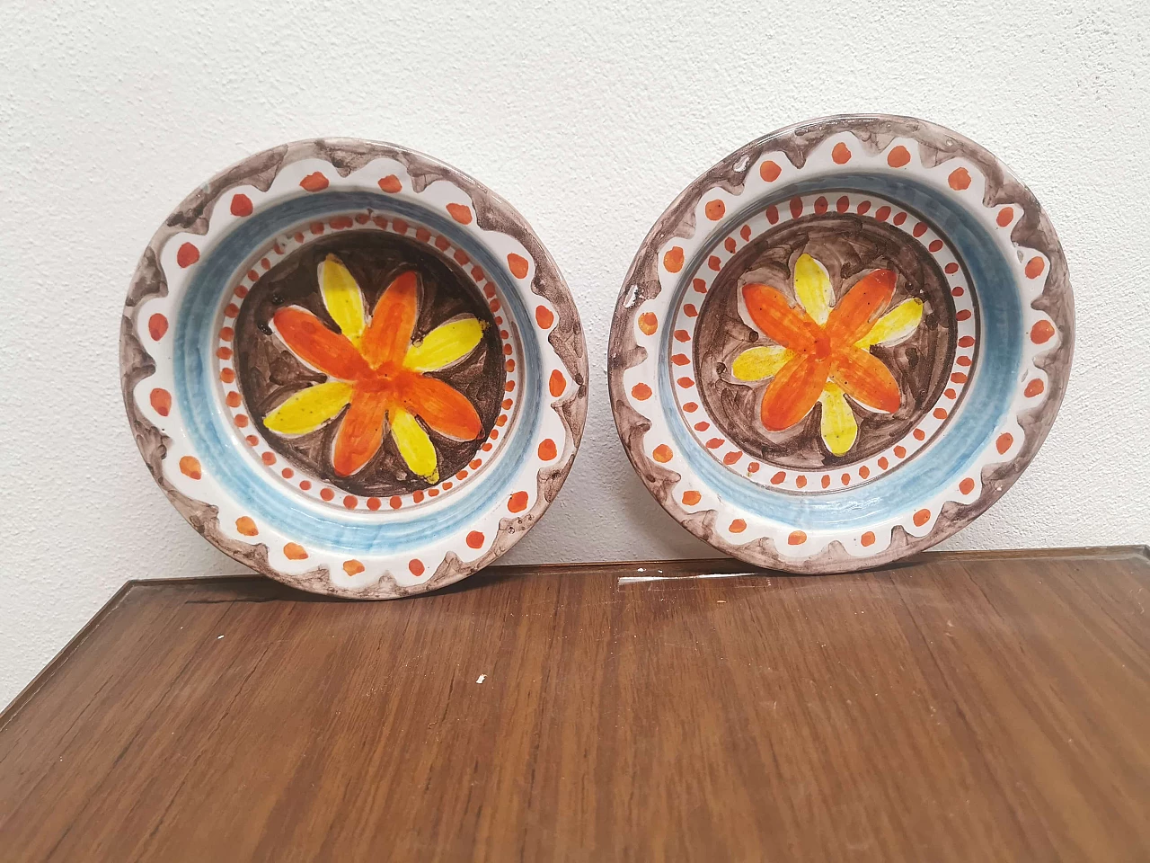 Coppia di piatti in ceramica De Simone, anni '70 1194814