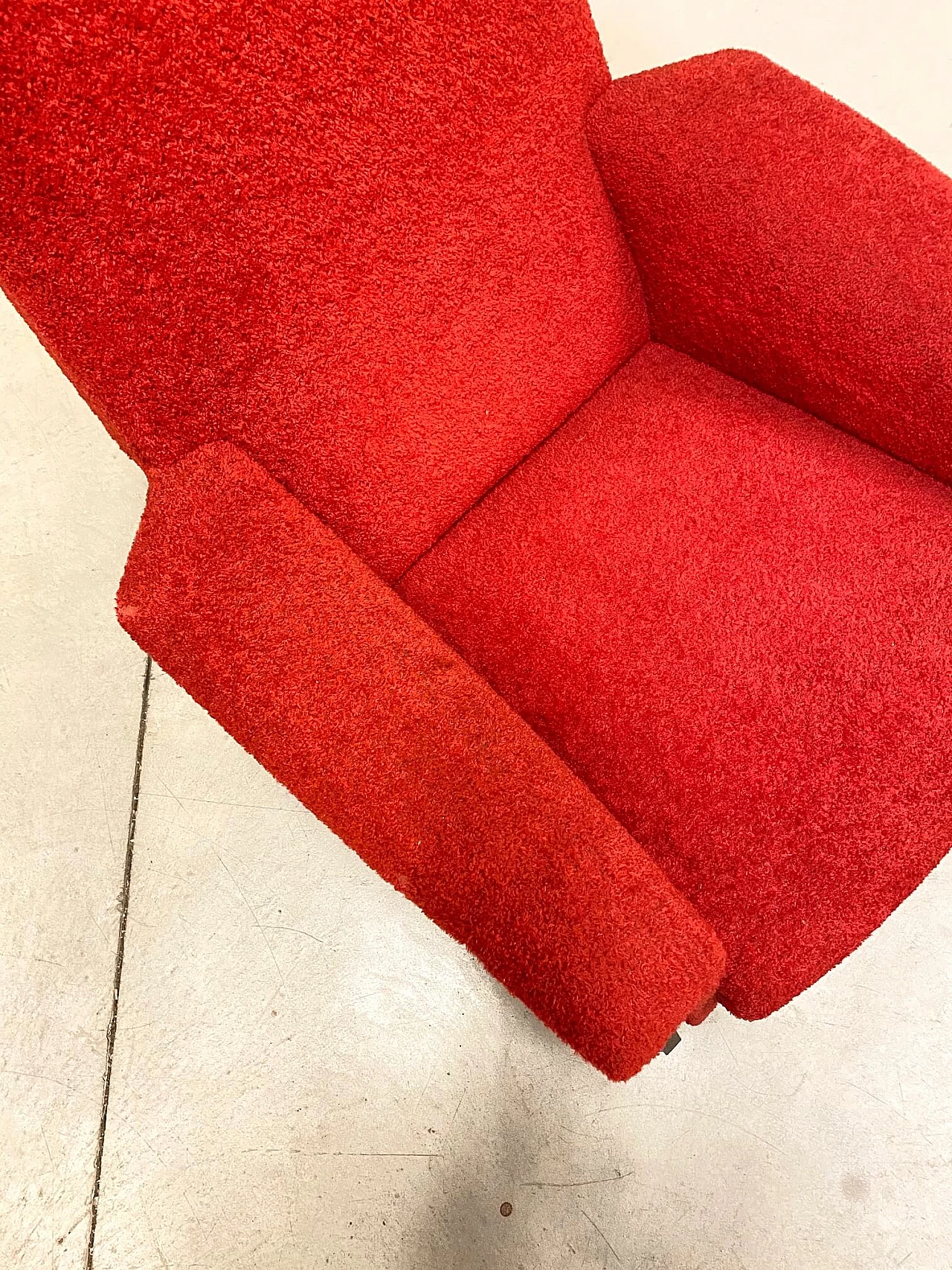 Poltrona rossa con struttura in metallo, anni '60 1195304