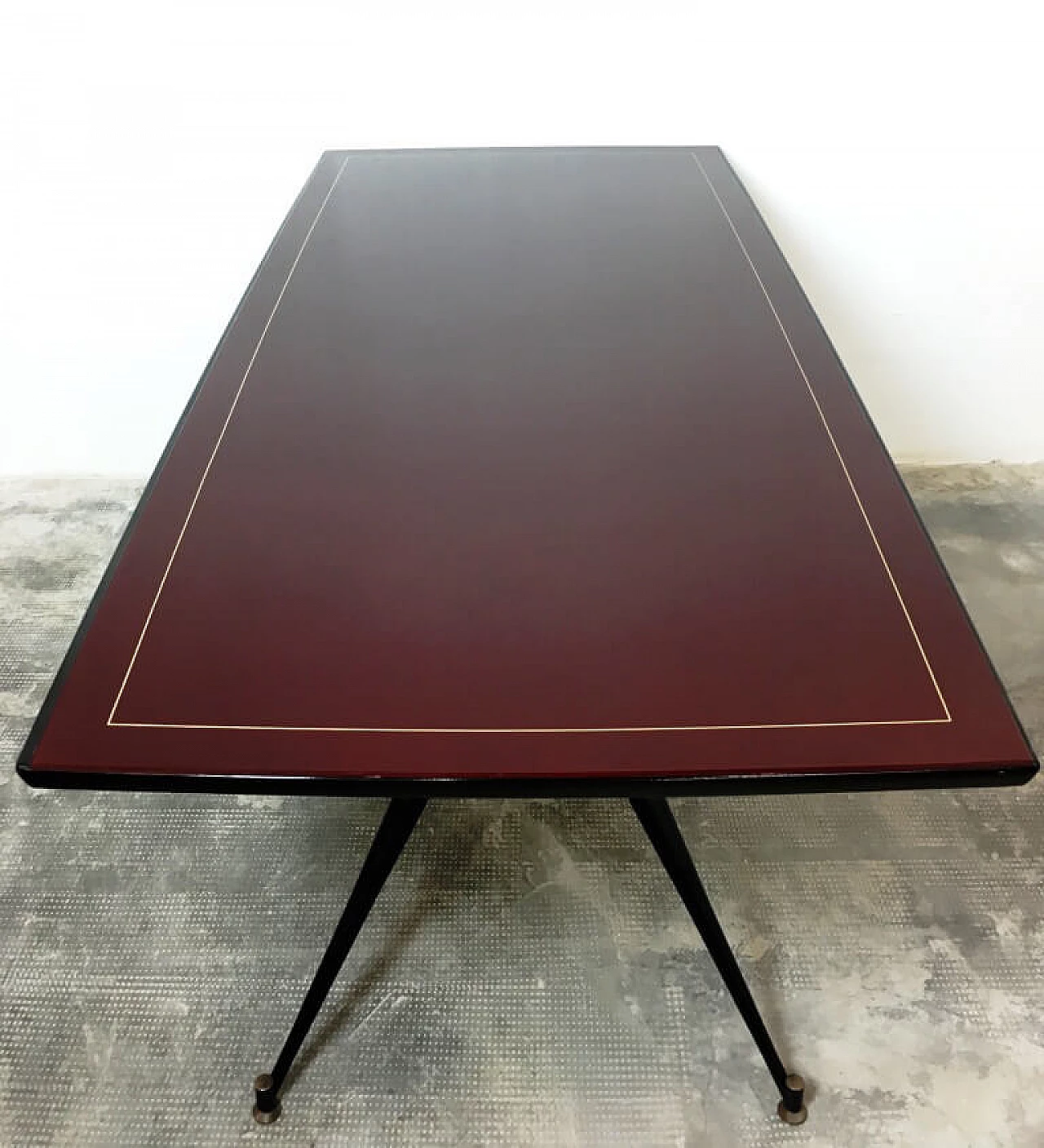 Tavolo in legno con piano in vetro retrodipinto, anni '50 1195383