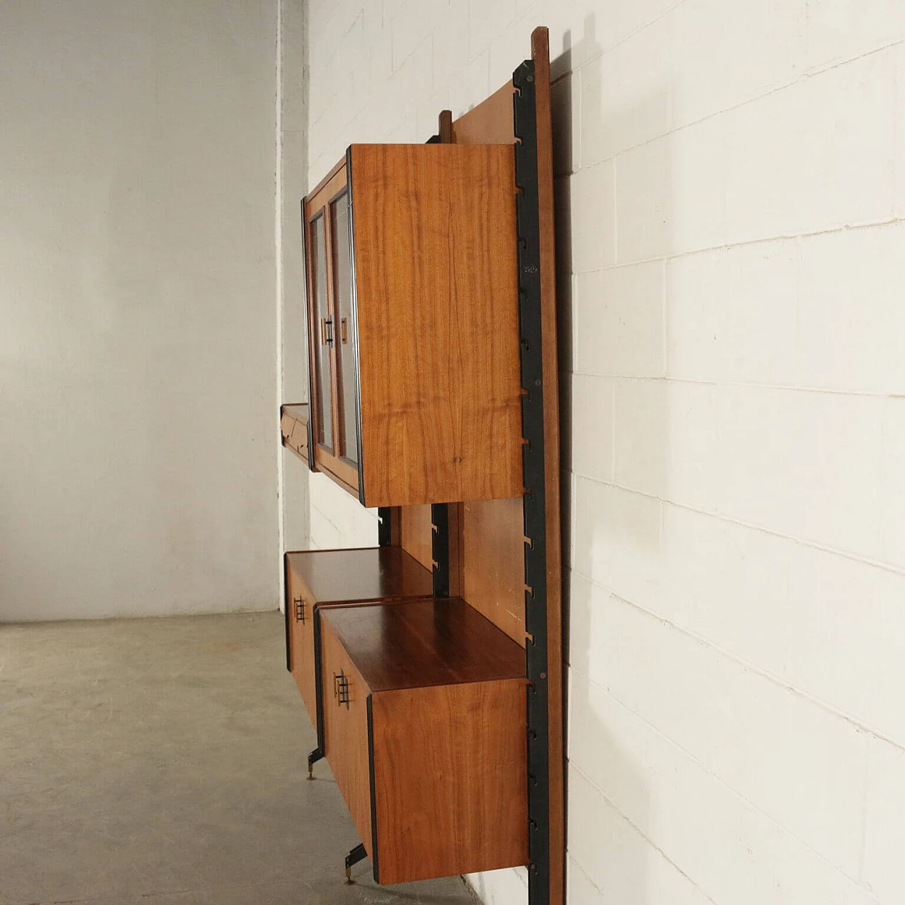 Bookcase in walnut and metal, 60s 1196331