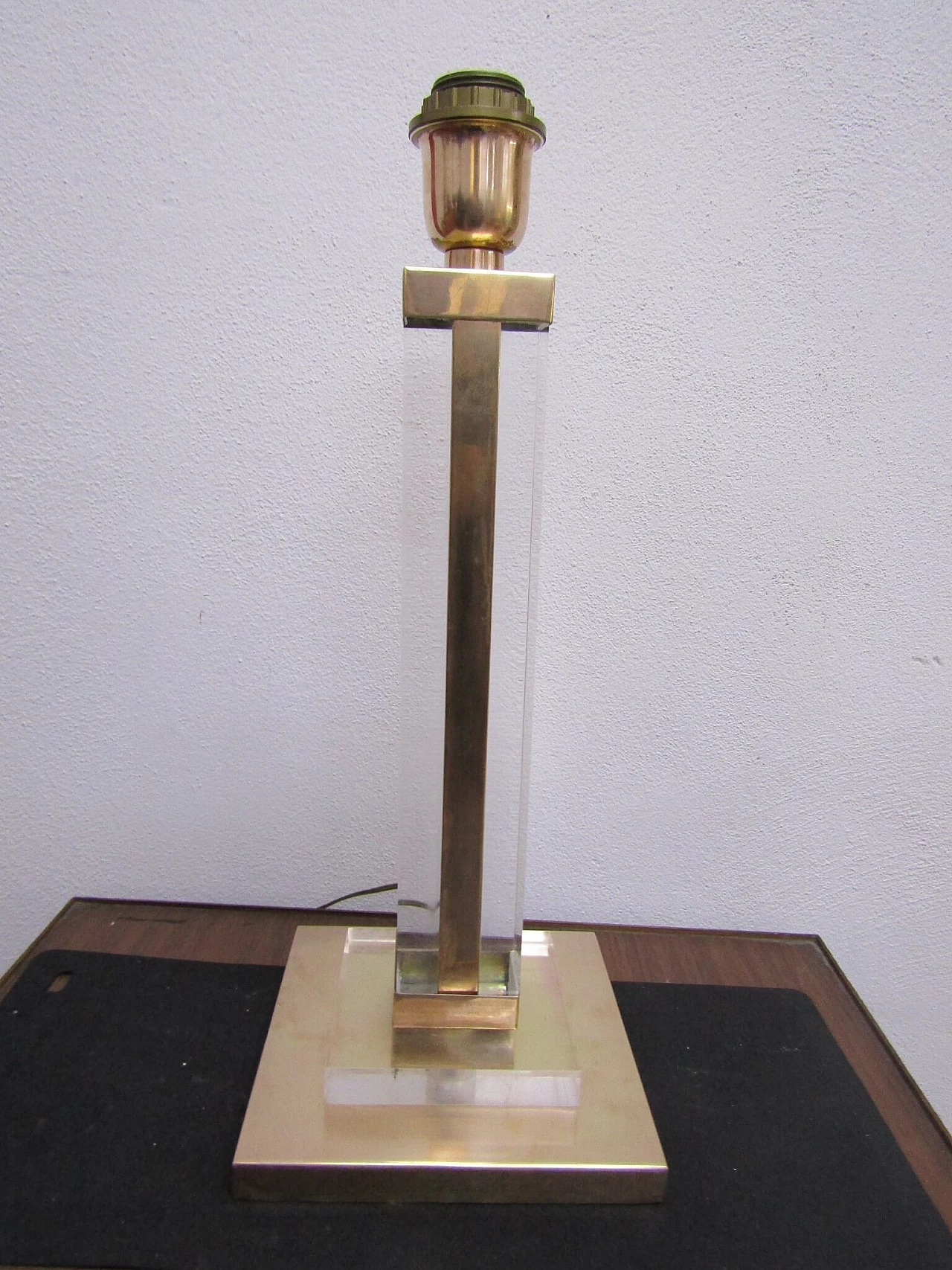 Lampada da tavolo in metallo e plexiglas nello stile di Romeo Rega, anni '70 1197118