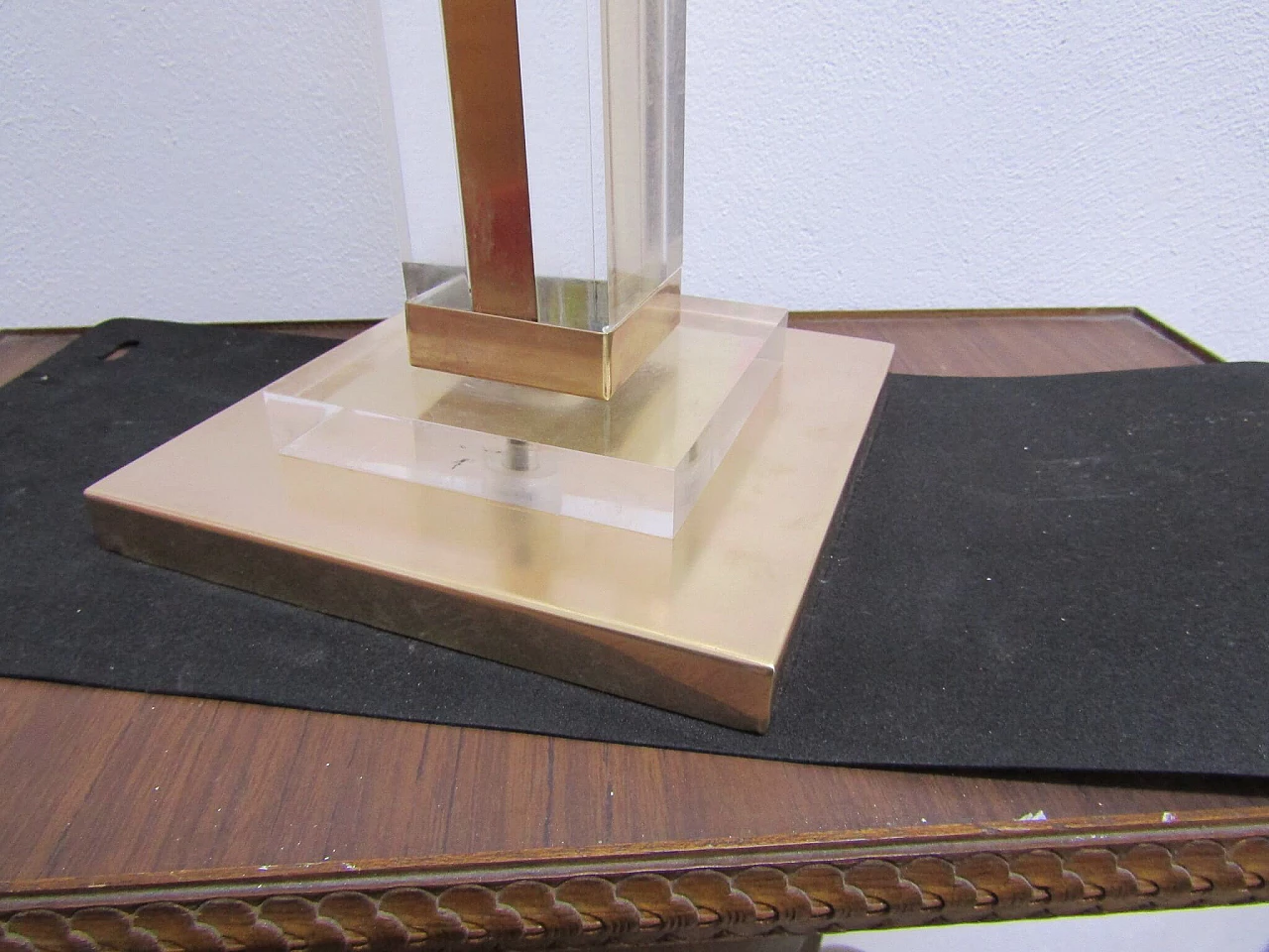 Lampada da tavolo in metallo e plexiglas nello stile di Romeo Rega, anni '70 1197123