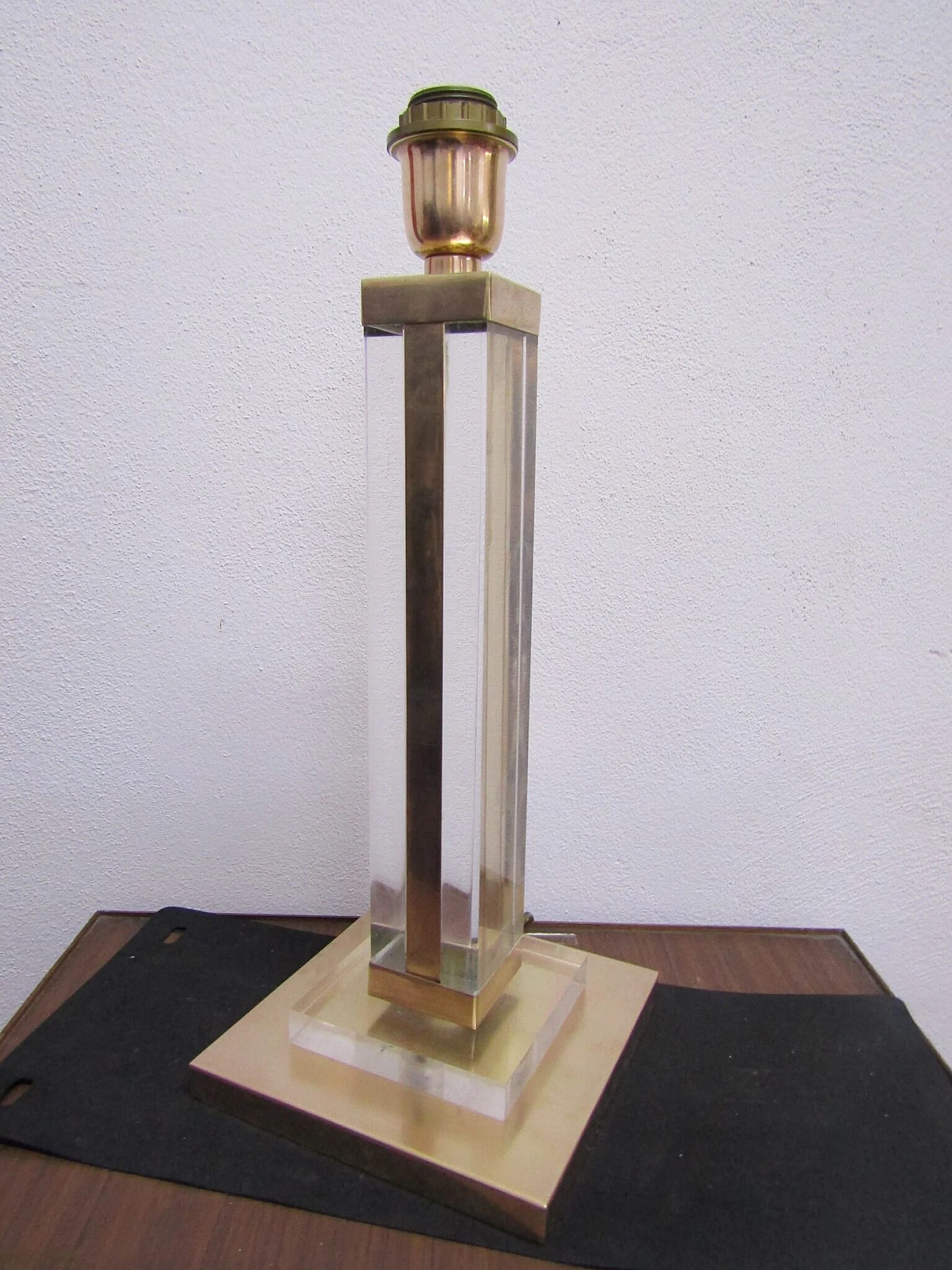 Lampada da tavolo in metallo e plexiglas nello stile di Romeo Rega, anni '70 1197124