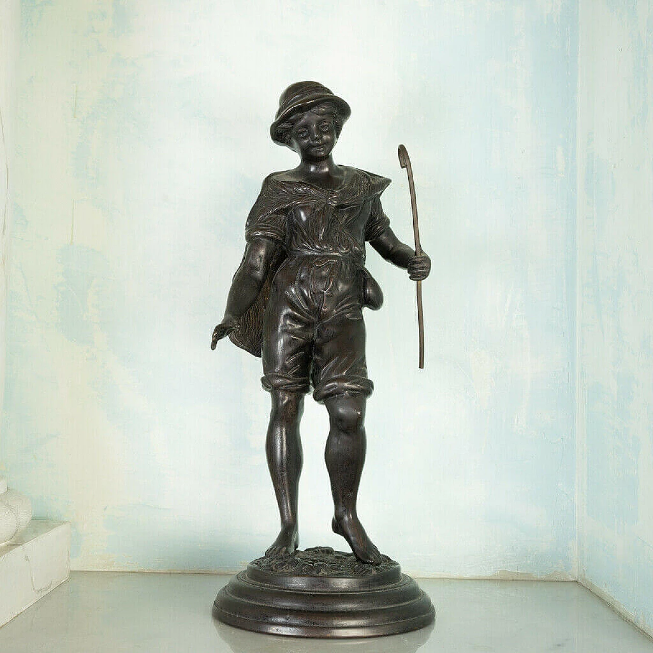 Bronze statue of fisherman, 10s 1197750