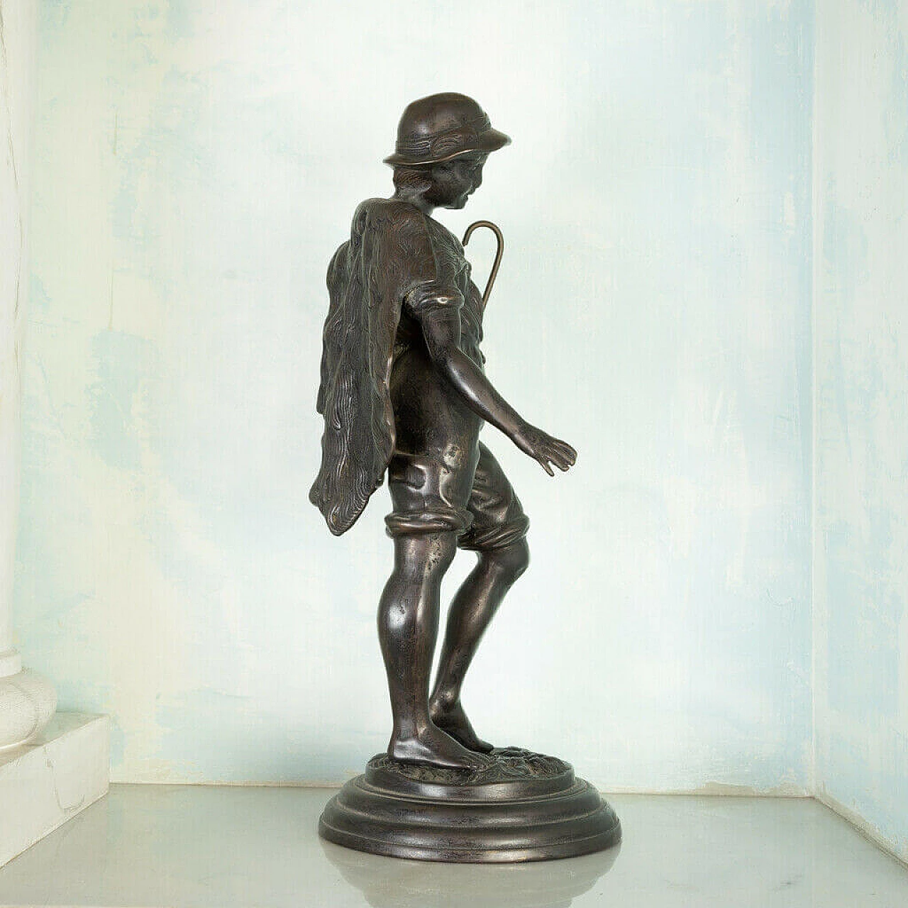 Bronze statue of fisherman, 10s 1197751