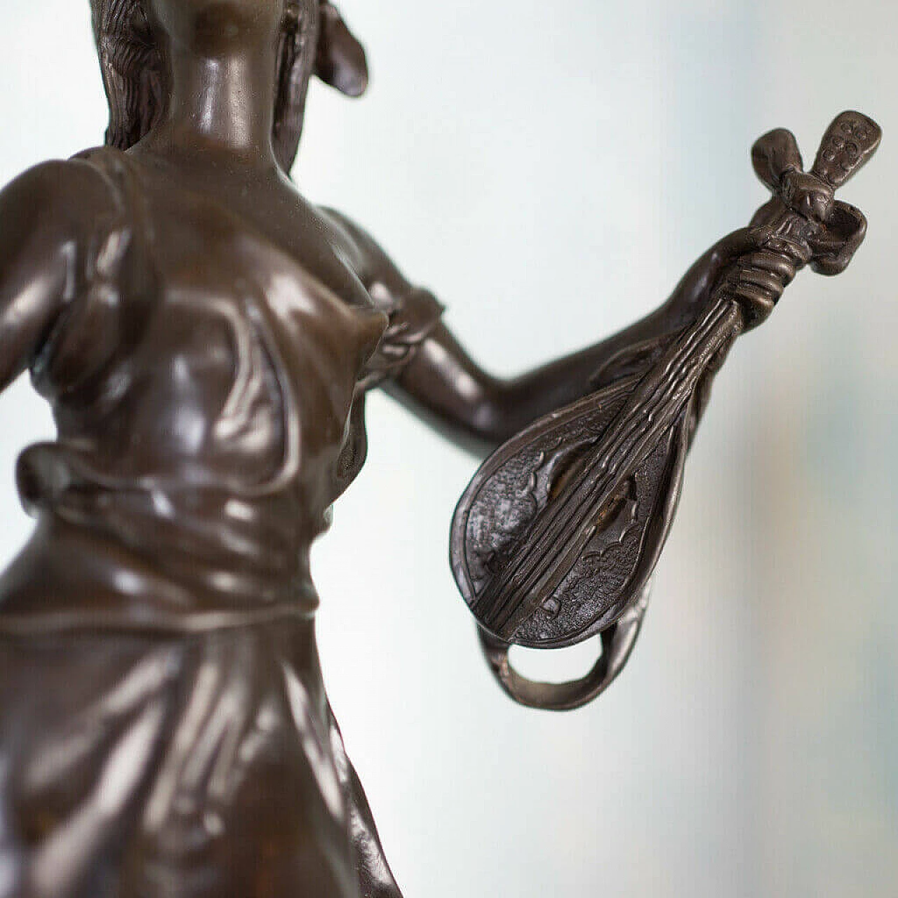 Bronze statue of a flower girl, 19th century 1198387