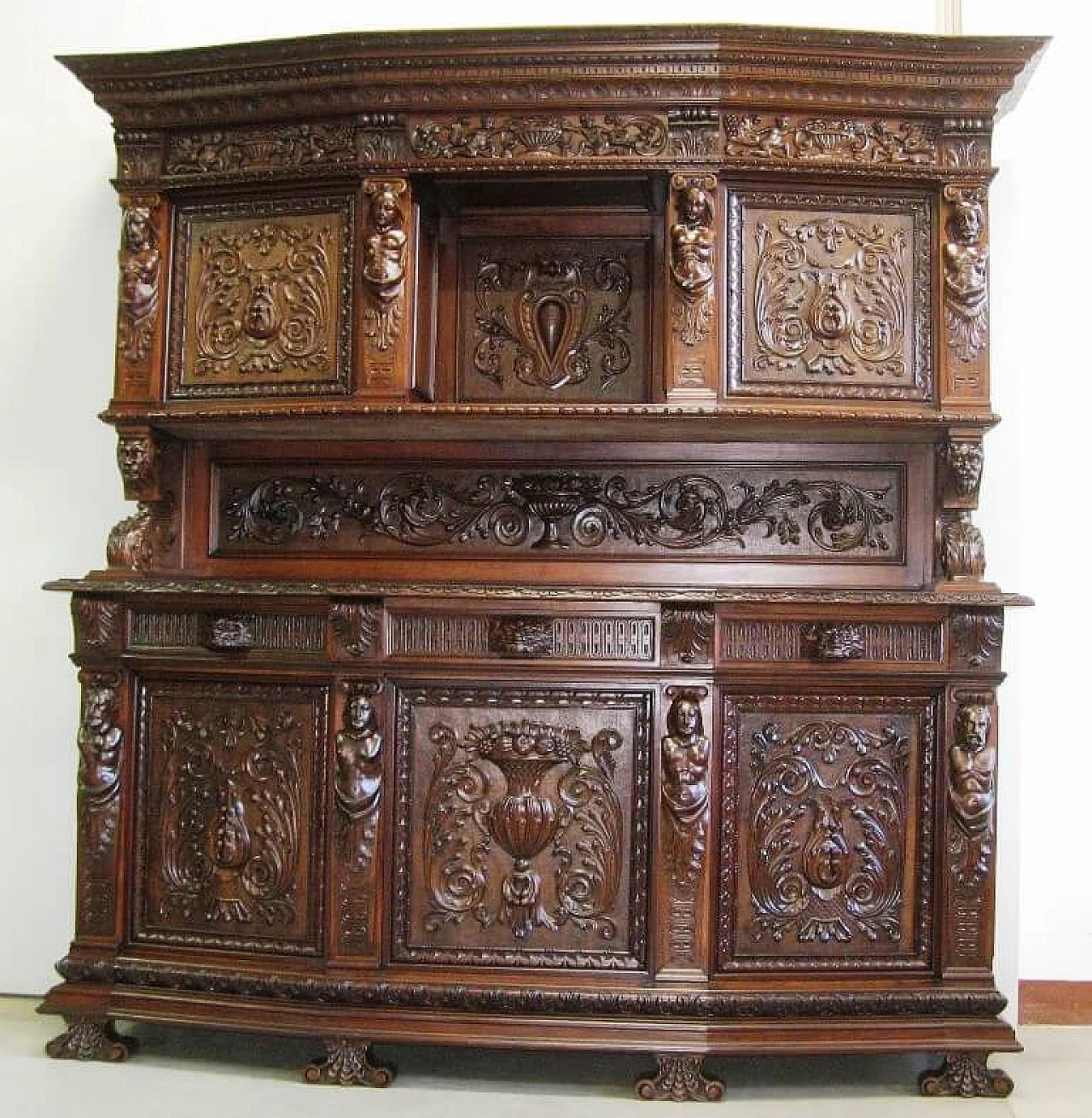 Renaissance style walnut sideboard, early '900 1198968