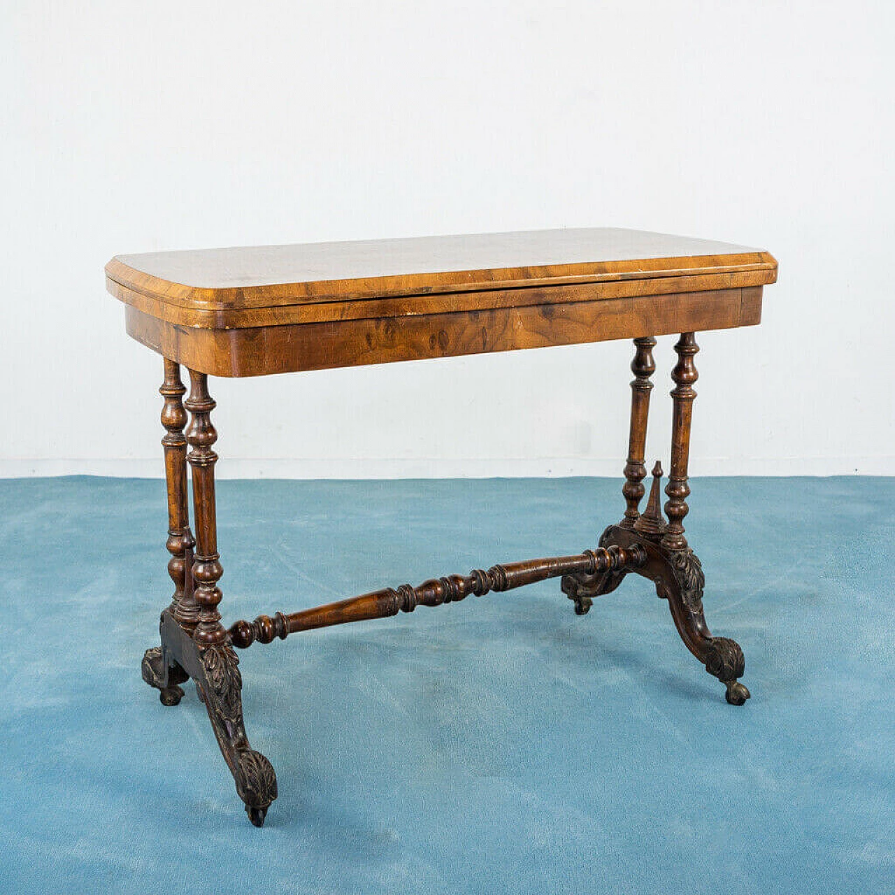 Writing and playing table in walnut briar, 19th century 1199085