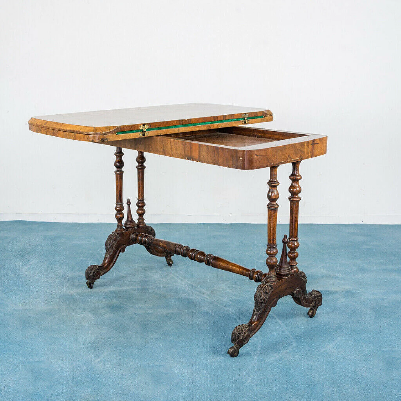 Writing and playing table in walnut briar, 19th century 1199086
