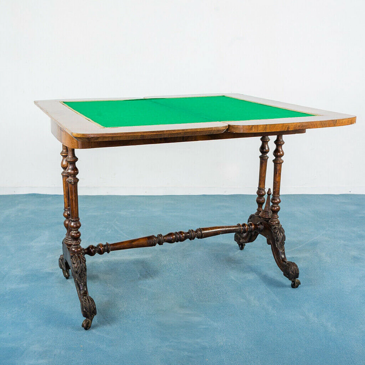 Writing and playing table in walnut briar, 19th century 1199087