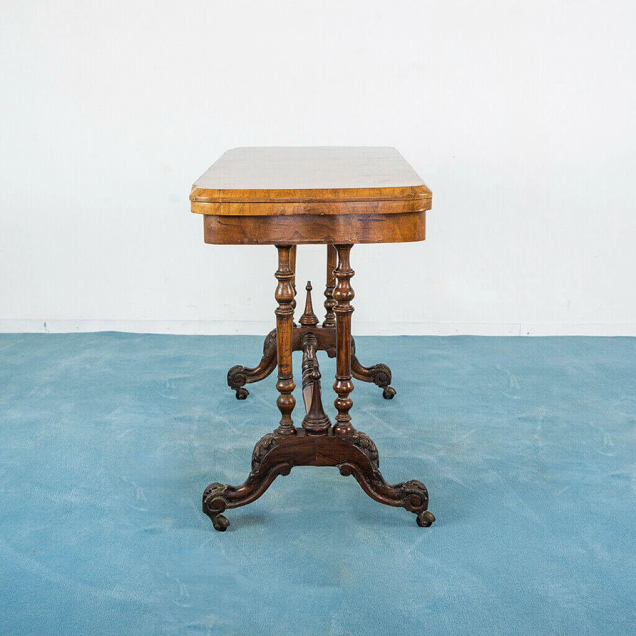 Writing and playing table in walnut briar, 19th century 1199088