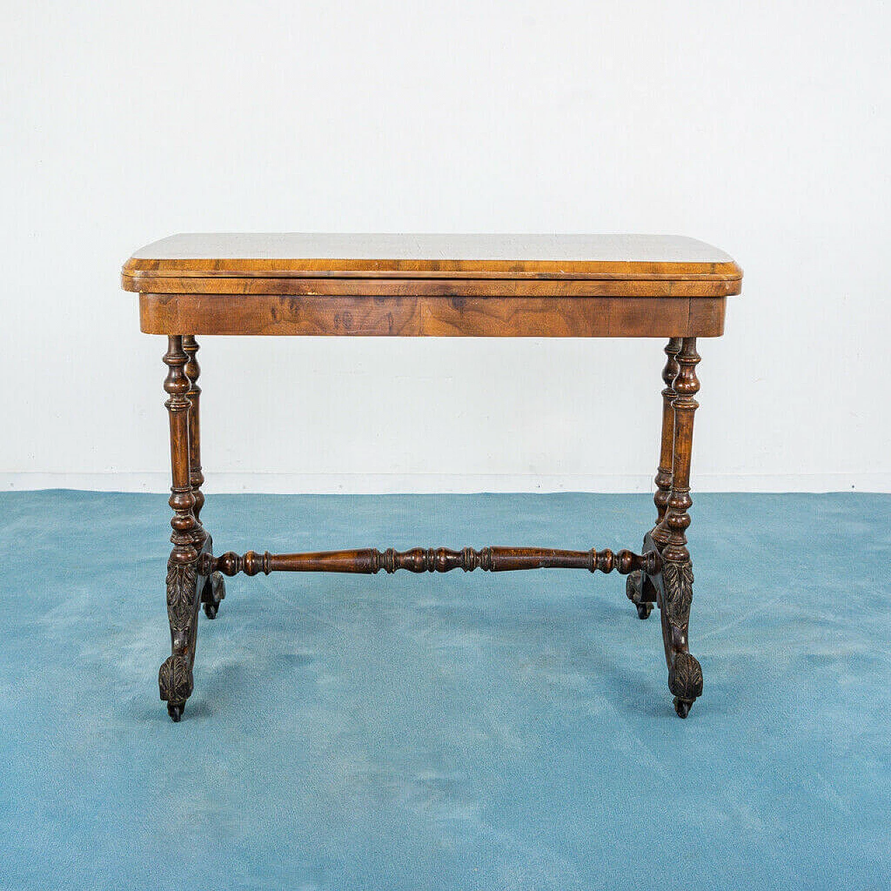 Writing and playing table in walnut briar, 19th century 1199089