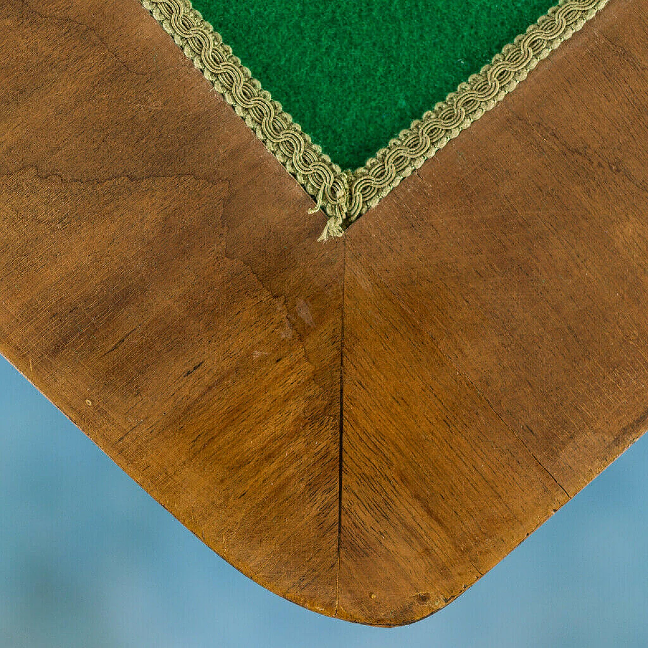 Writing and playing table in walnut briar, 19th century 1199093