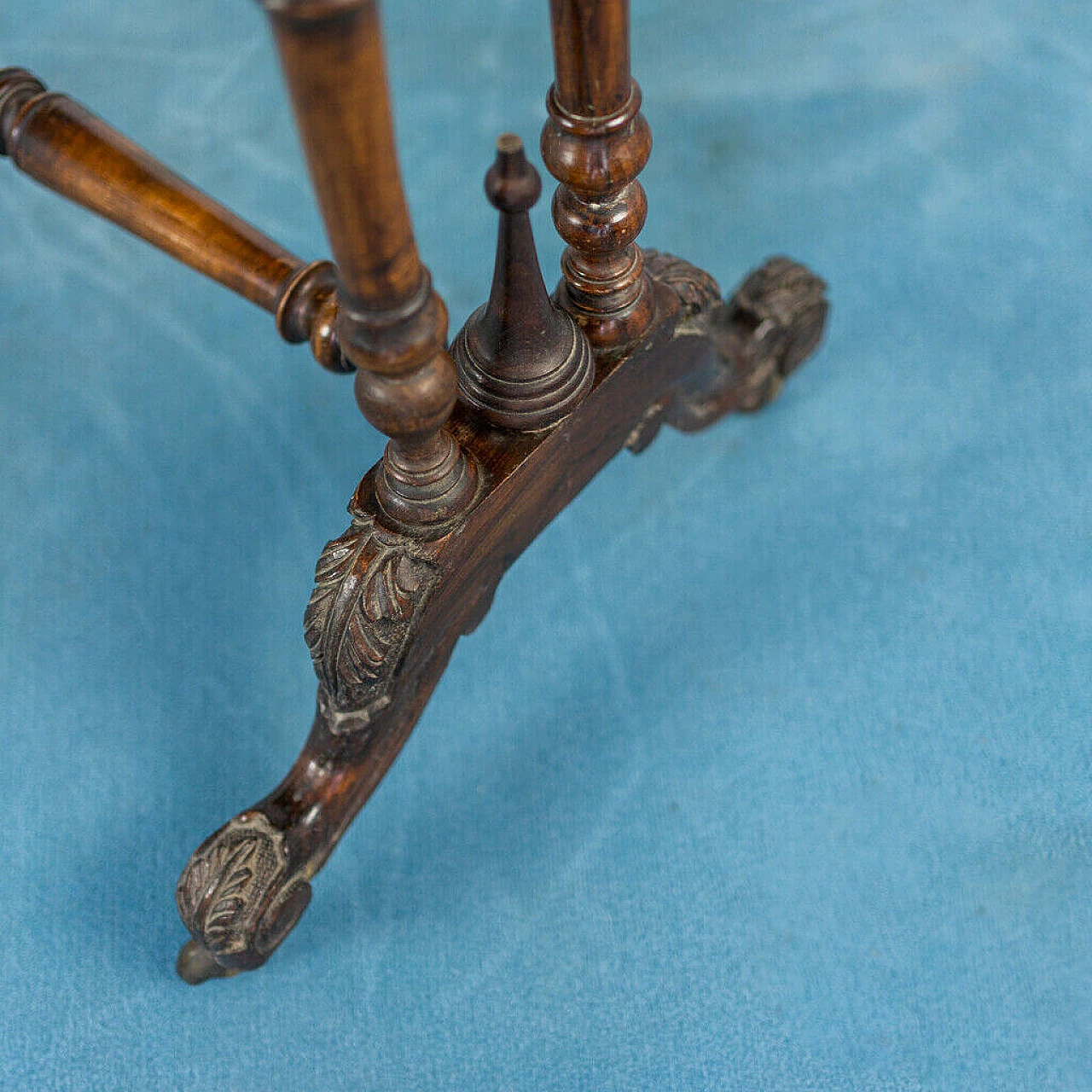 Writing and playing table in walnut briar, 19th century 1199094