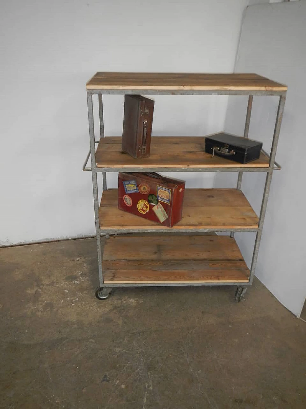 Potters trolley with wheels and shelves in fir wood, 70s 1200575
