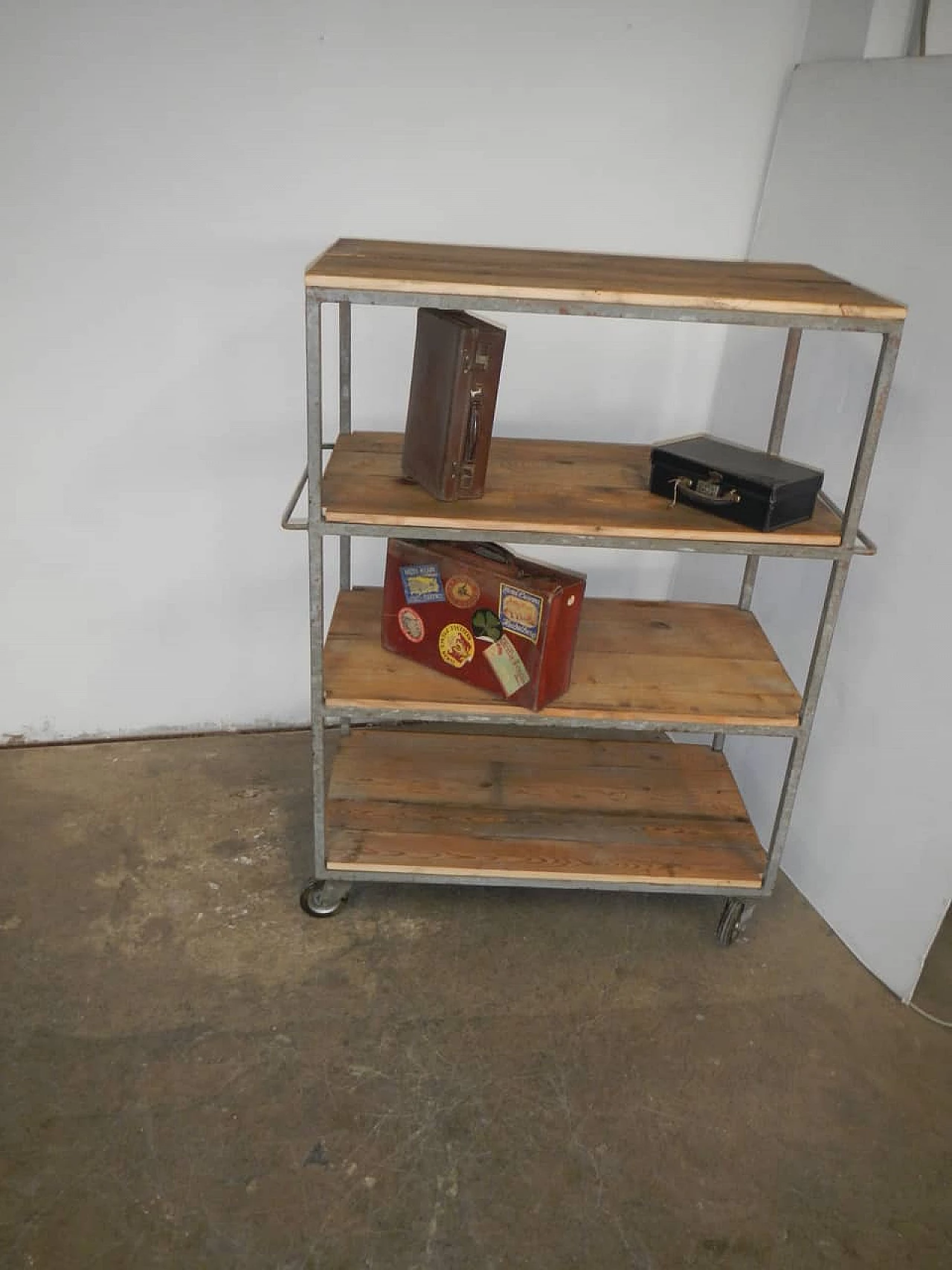 Potters trolley with wheels and shelves in fir wood, 70s 1200576
