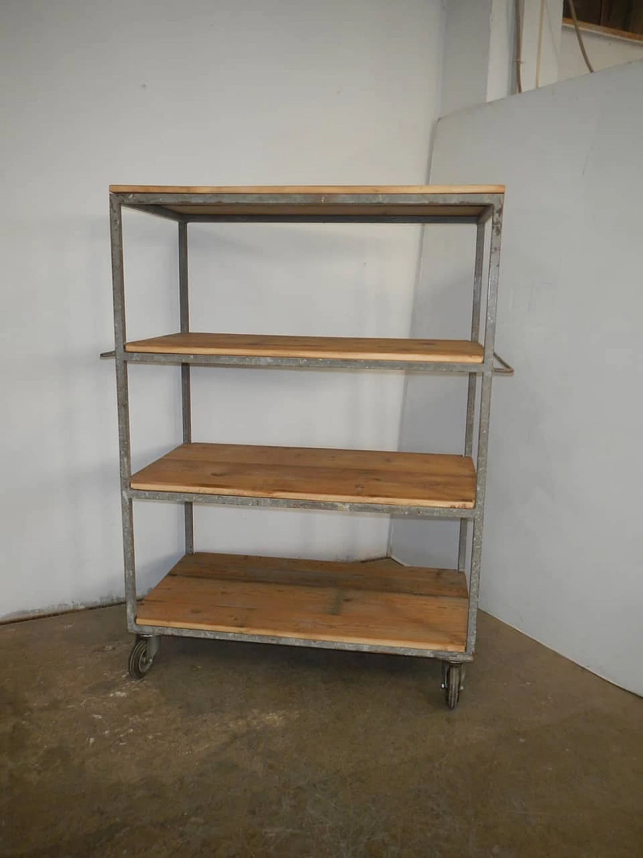 Potters trolley with wheels and shelves in fir wood, 70s 1200577