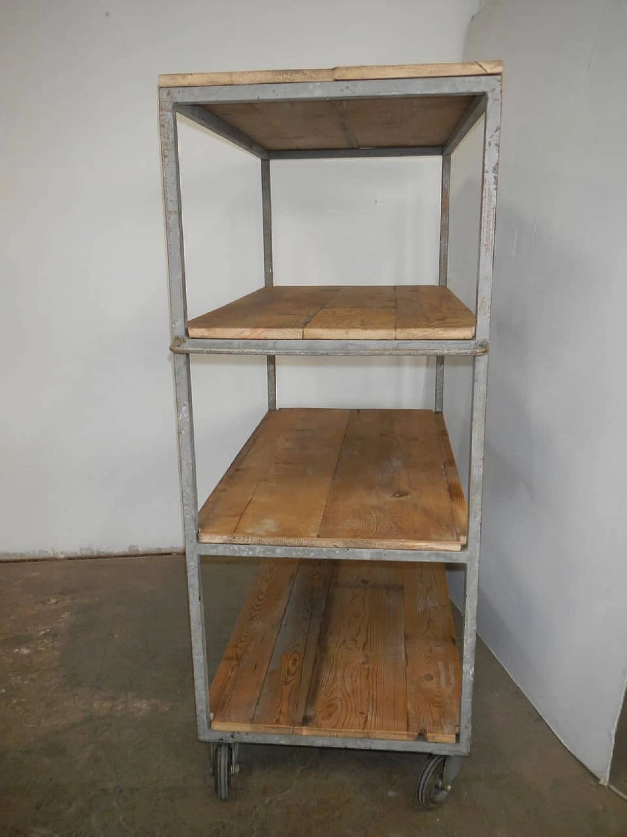 Potters trolley with wheels and shelves in fir wood, 70s 1200579