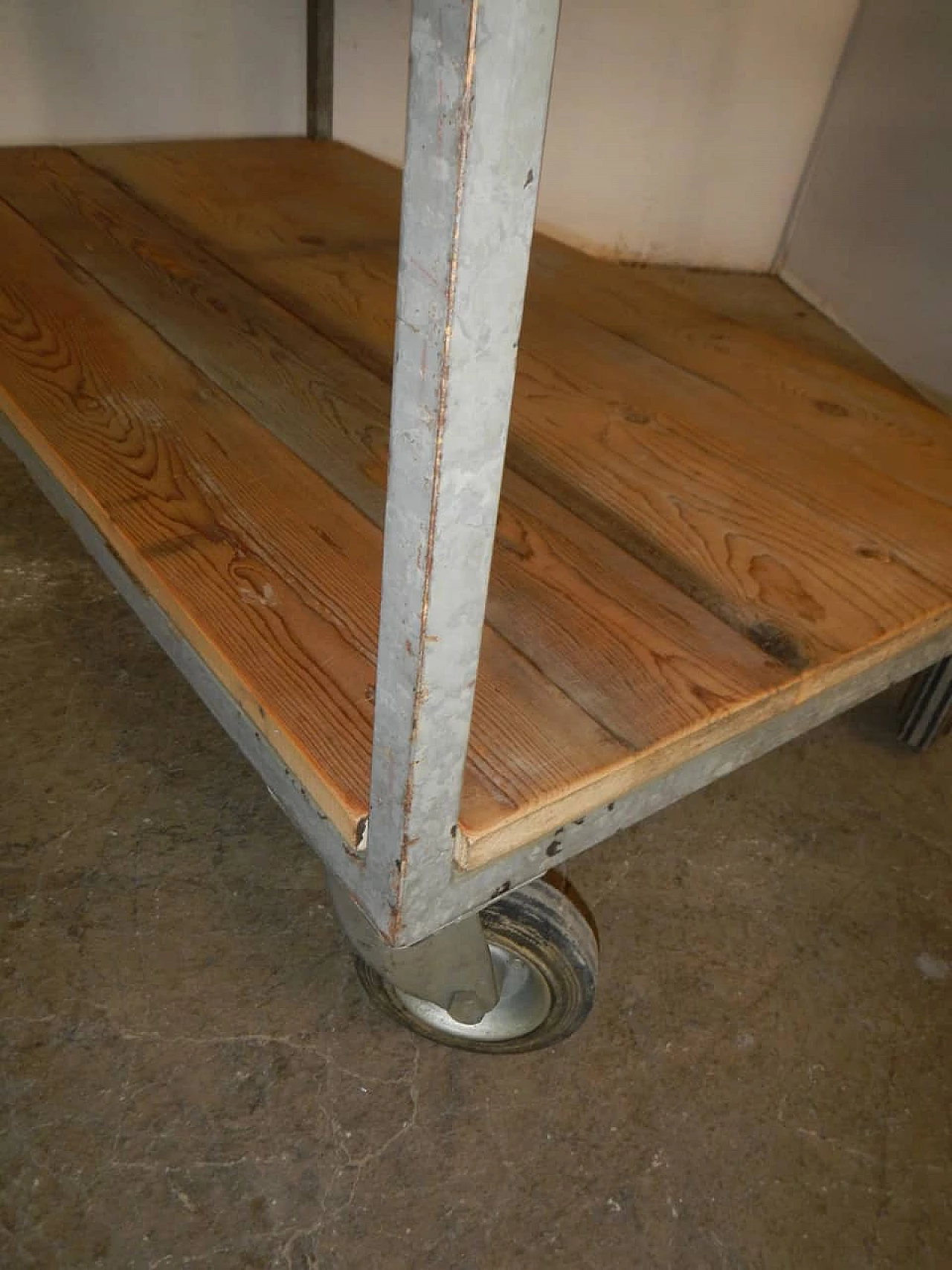 Potters trolley with wheels and shelves in fir wood, 70s 1200581