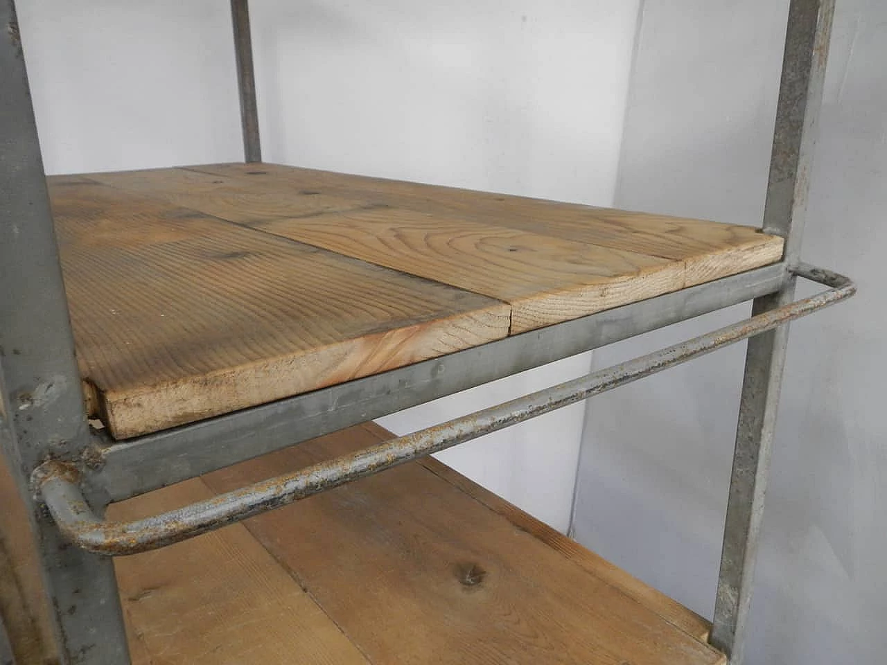 Potters trolley with wheels and shelves in fir wood, 70s 1200583