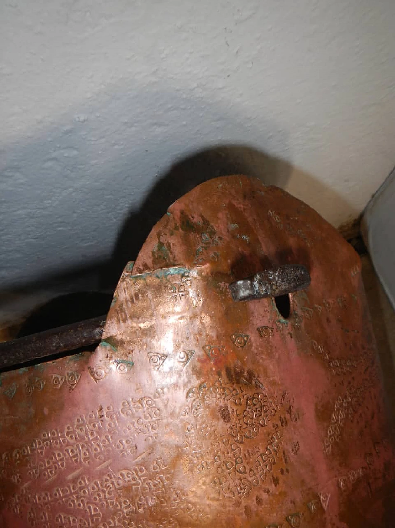 Flower vase with handle in embossed copper, 20s 1200789