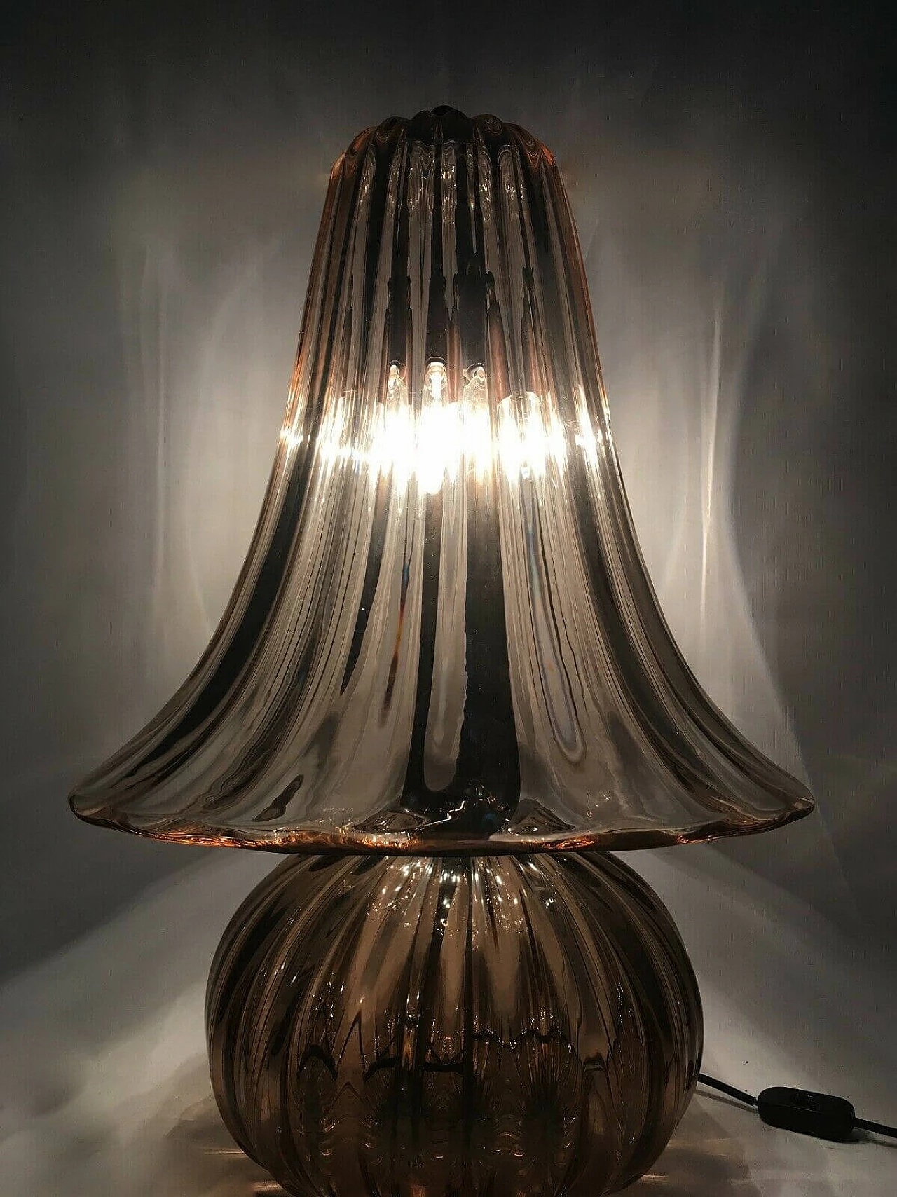 Lampada da tavolo in vetro soffiato di Murano di Venini, anni '50 1201050