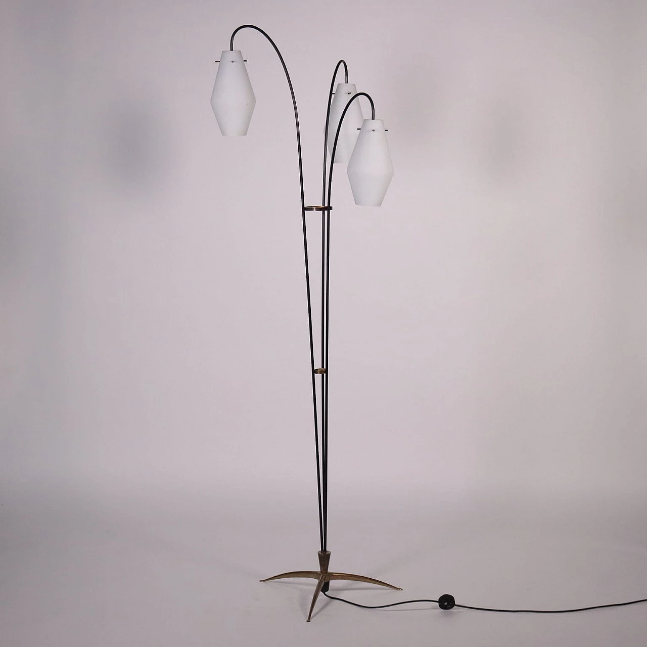 Floor lamp in brass and opaline glass, 60s 1201451