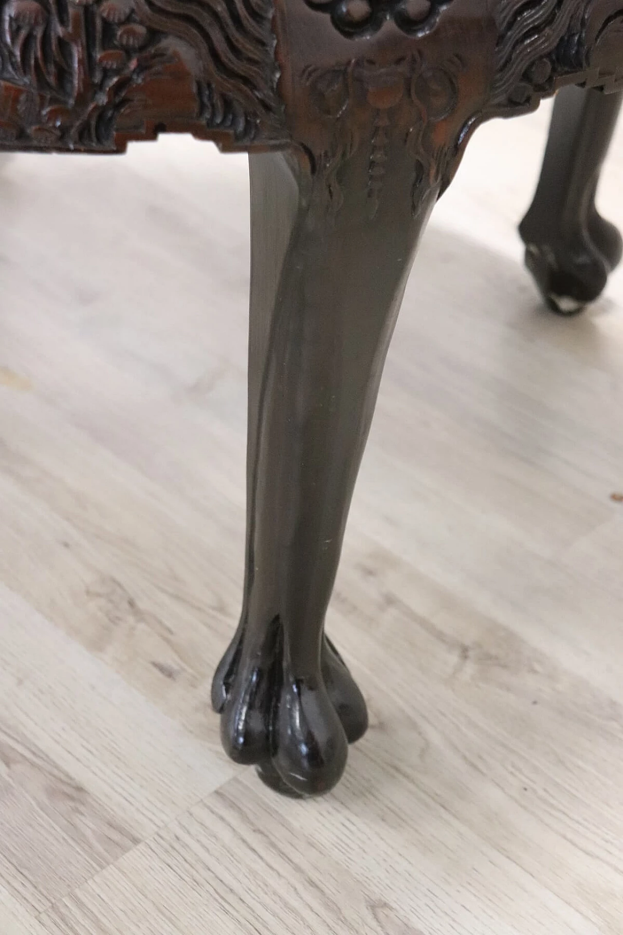 Tavolino da salotto rotondo con decoro orientale, sec XX 1202652