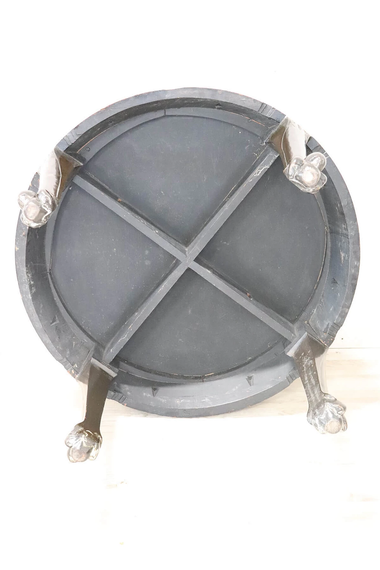 Tavolino da salotto rotondo con decoro orientale, sec XX 1202654