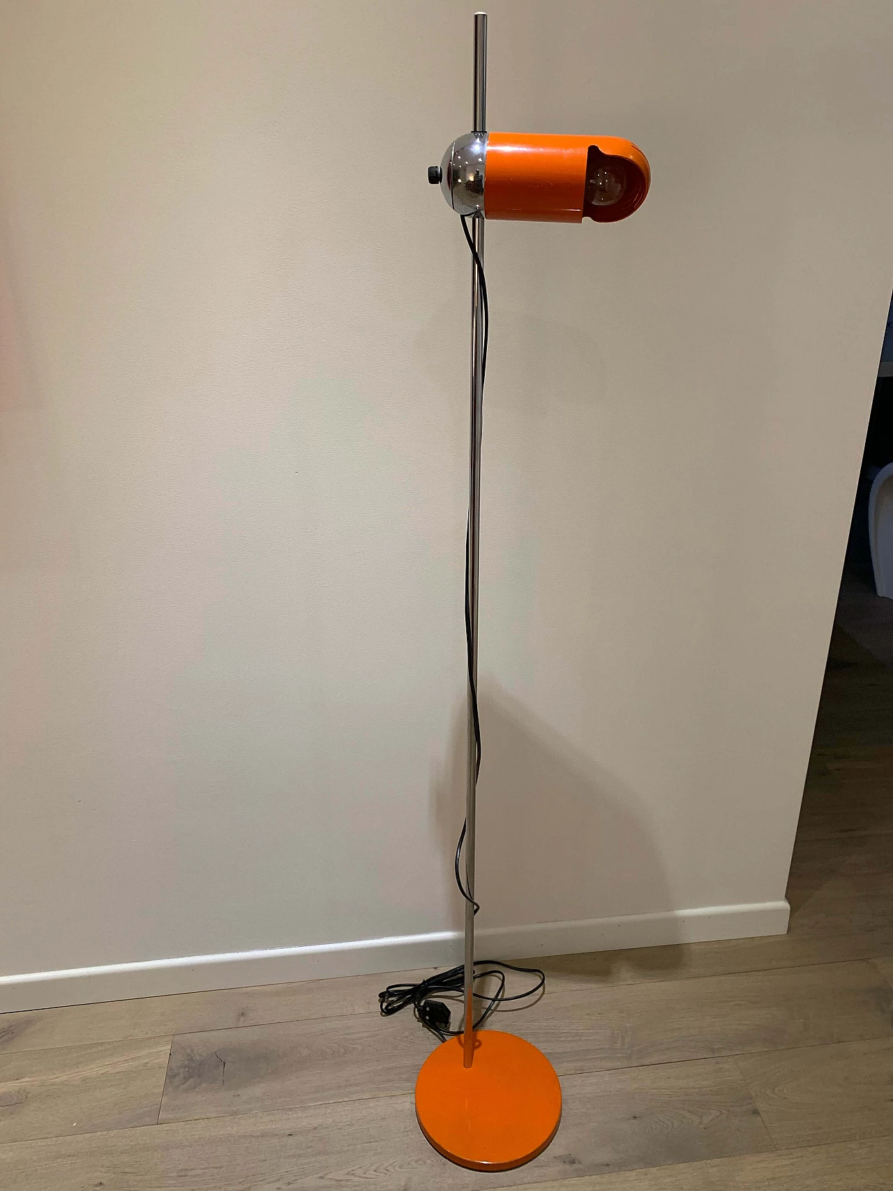 Lampada da terra arancione, anni '60 1202678