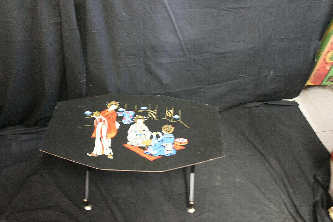 Tavolino dipinto in legno e ottone, anni '50 1205088