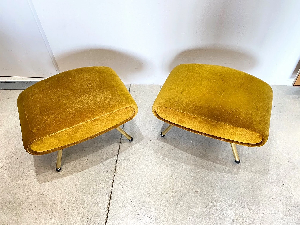 Pair of yellow stools in yellow velvet, 60s 1205144