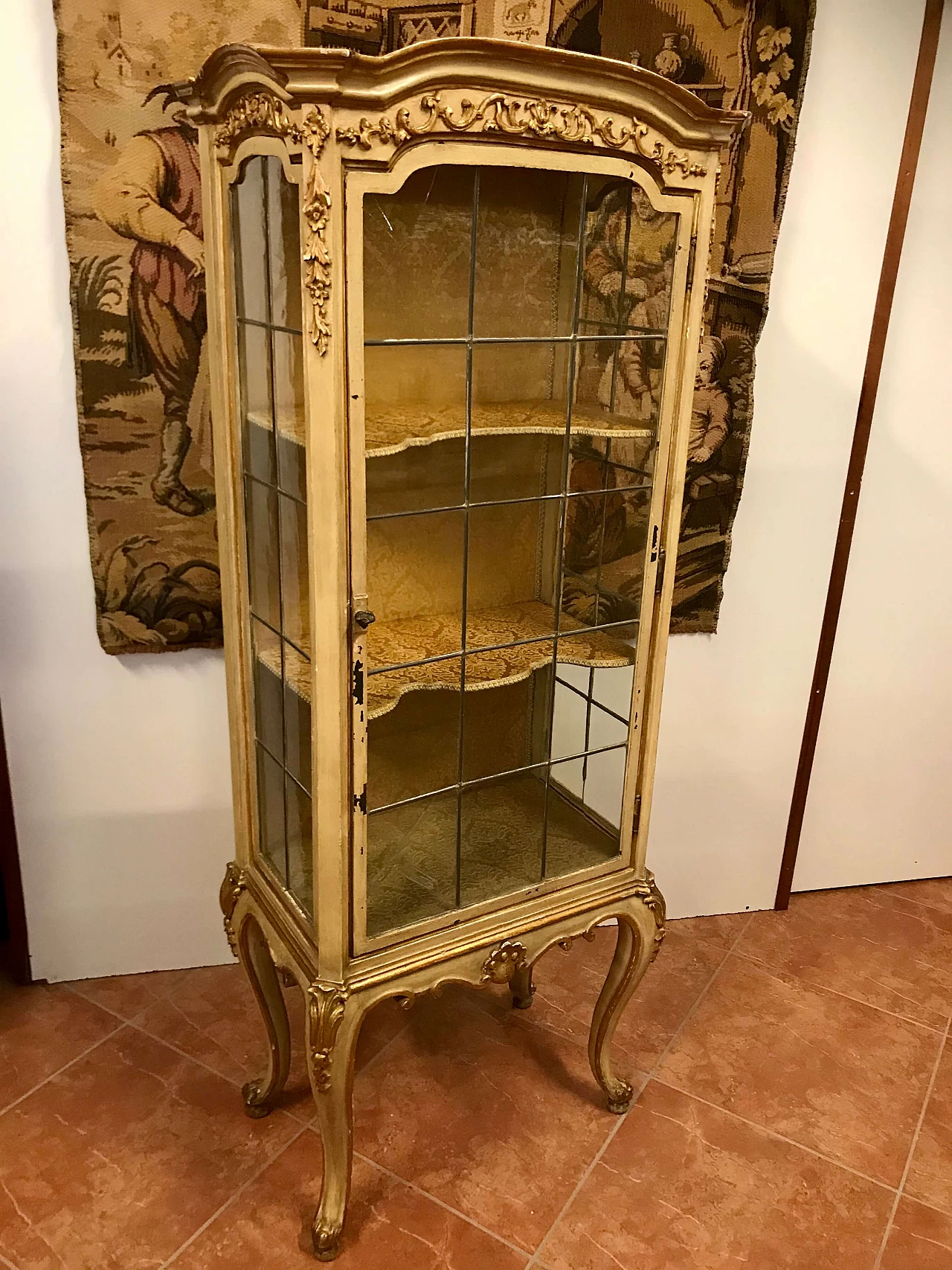 Louis XVI lacquered and gilded showcase with cathedral glass, Turin, original 18th century 1205605